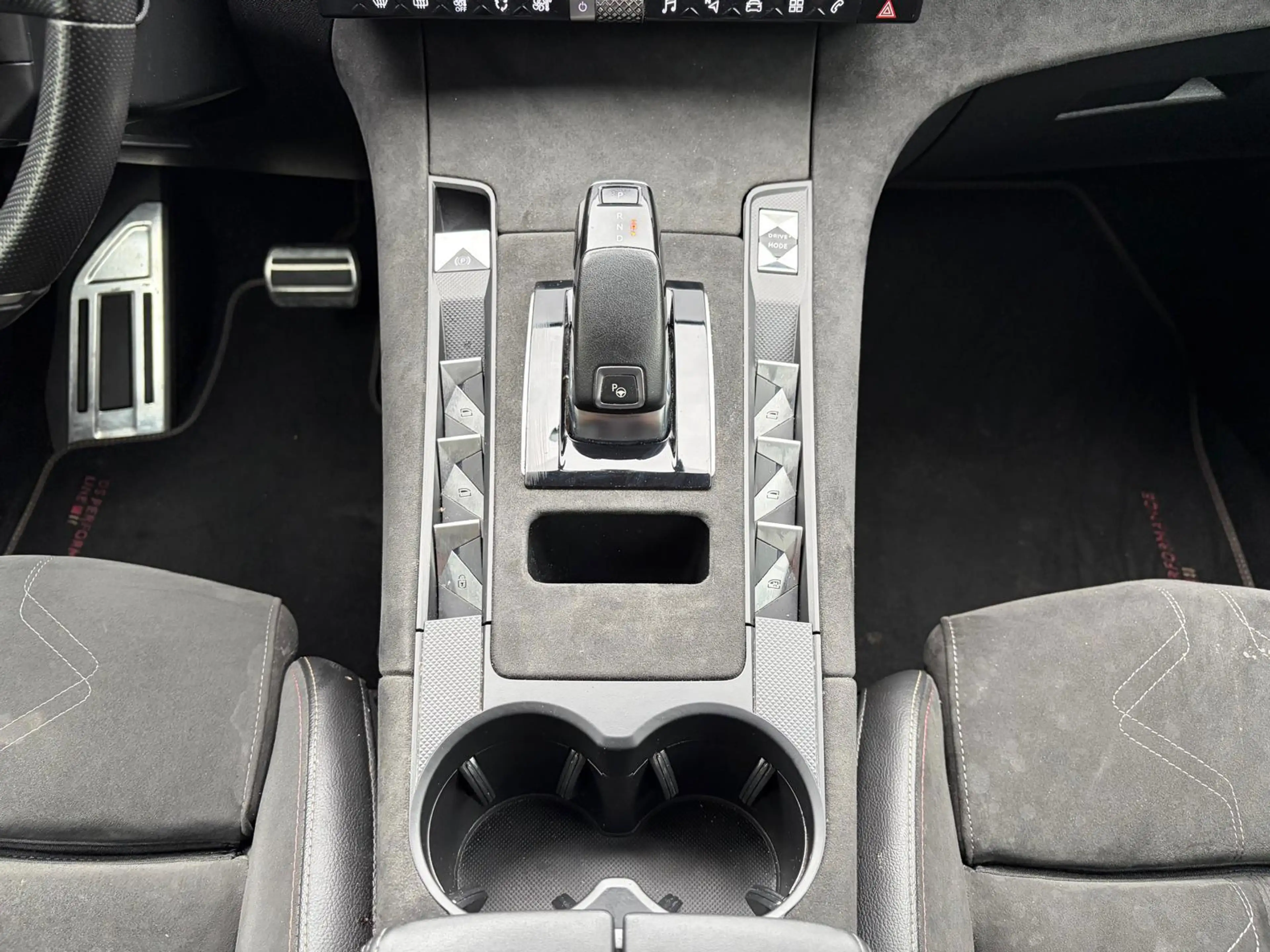 DS Automobiles DS 7 Crossback 1.2 PureTech Executive - Vol opties - Distributie — photo 18