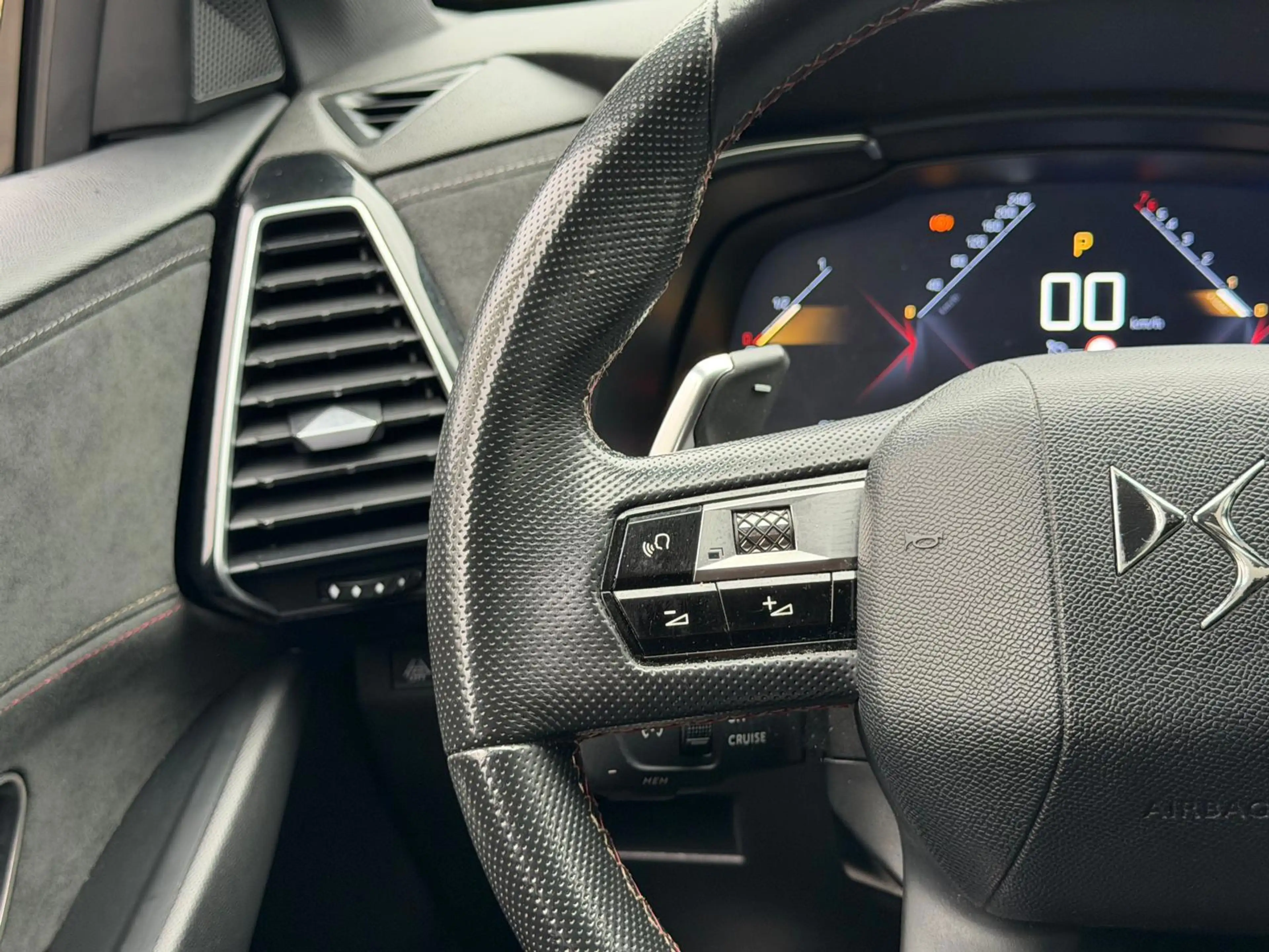 DS Automobiles DS 7 Crossback 1.2 PureTech Executive - Vol opties - Distributie — photo 30