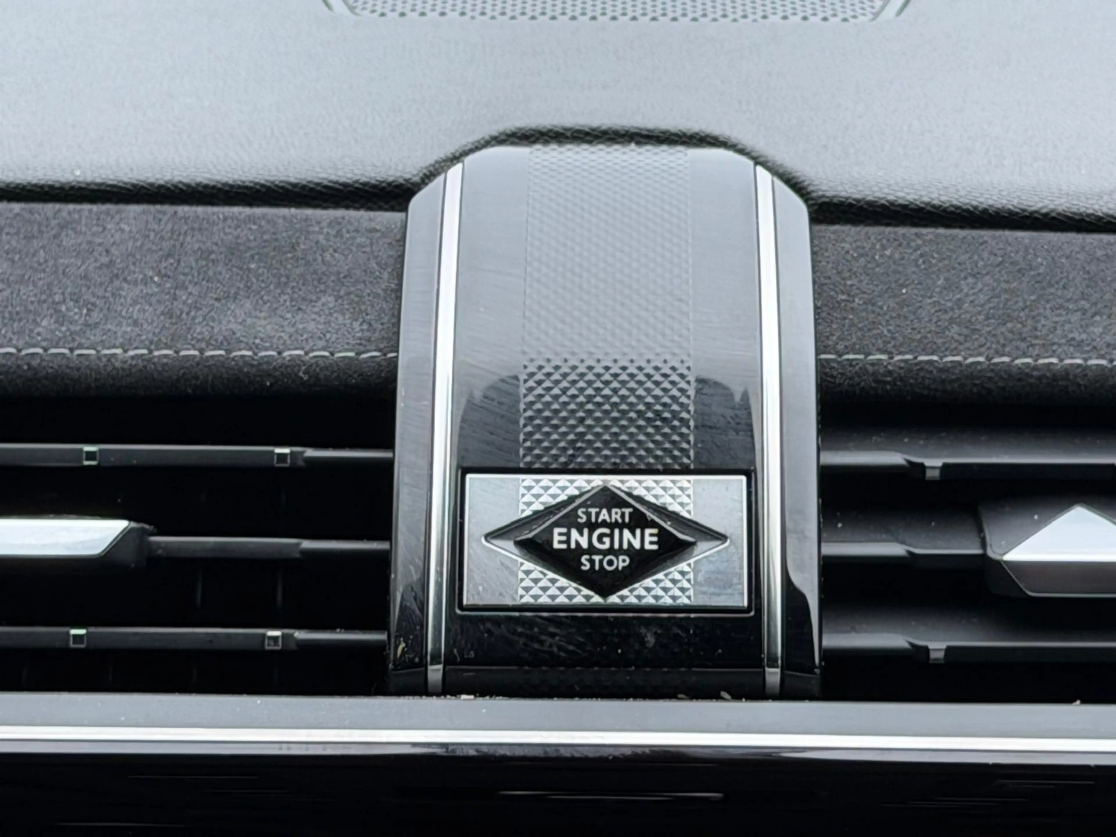 DS Automobiles DS 7 Crossback 1.2 PureTech Executive - Vol opties - Distributie — photo 32
