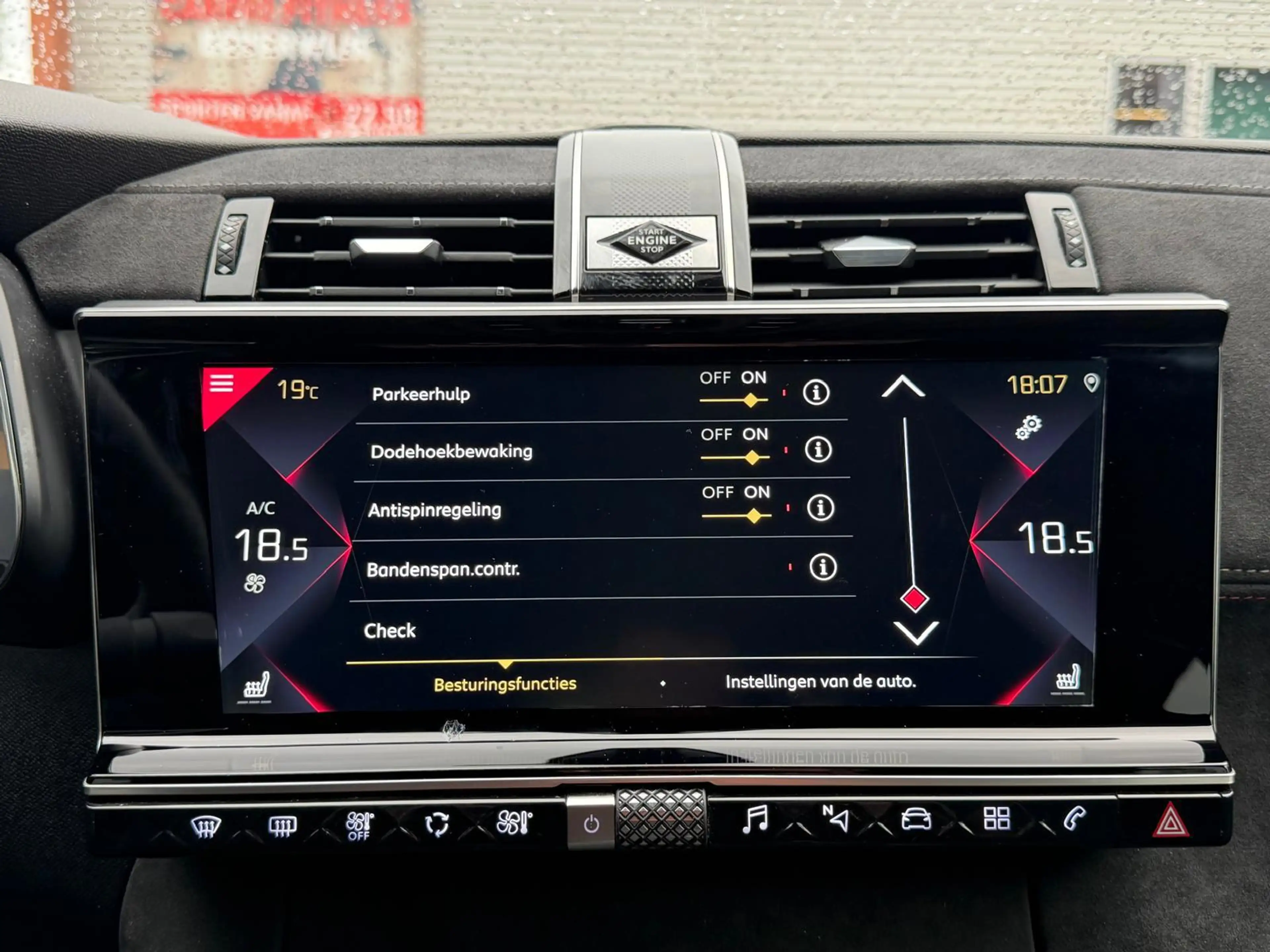 DS Automobiles DS 7 Crossback 1.2 PureTech Executive - Vol opties - Distributie — photo 26