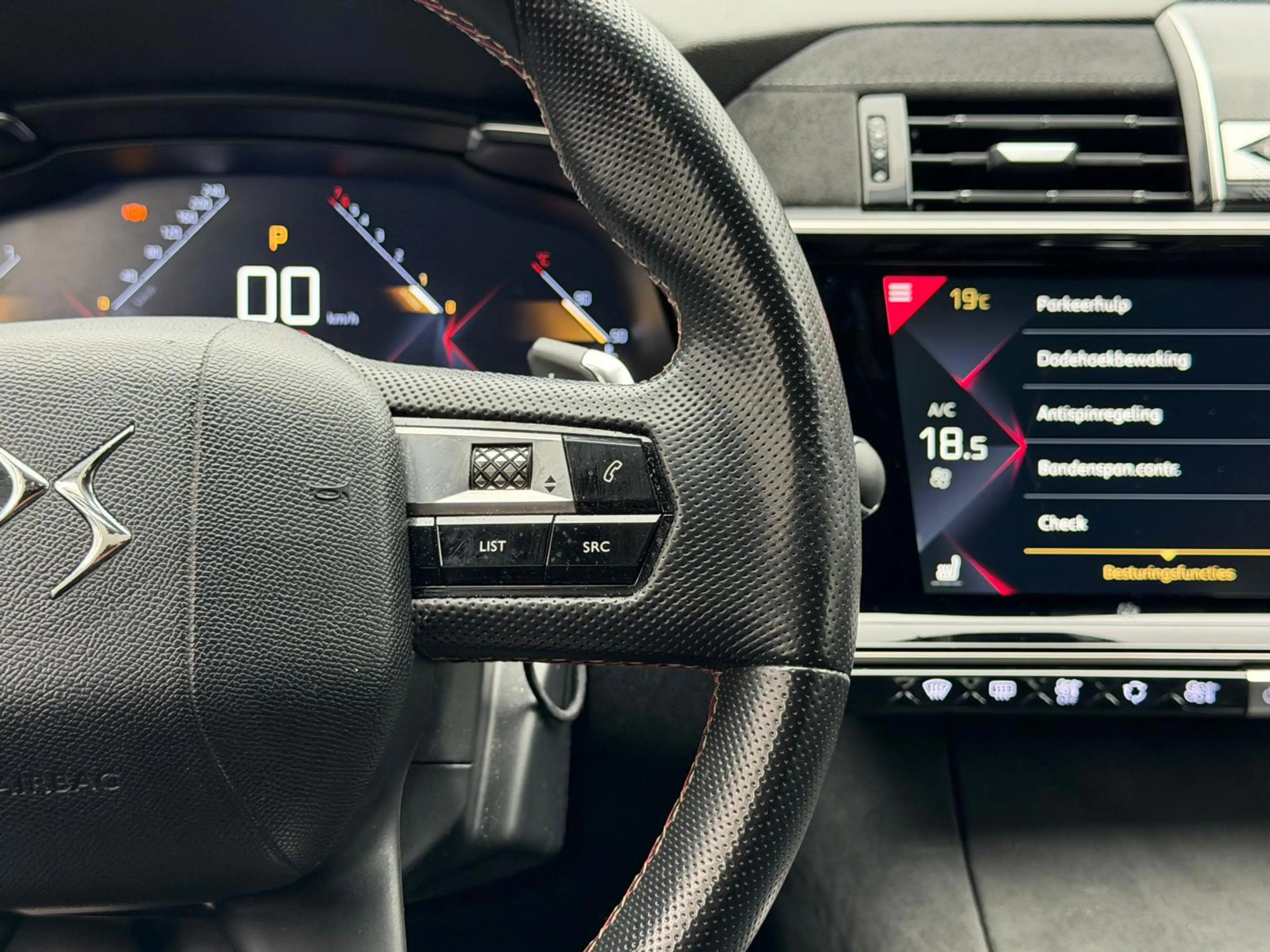 DS Automobiles DS 7 Crossback 1.2 PureTech Executive - Vol opties - Distributie — photo 31