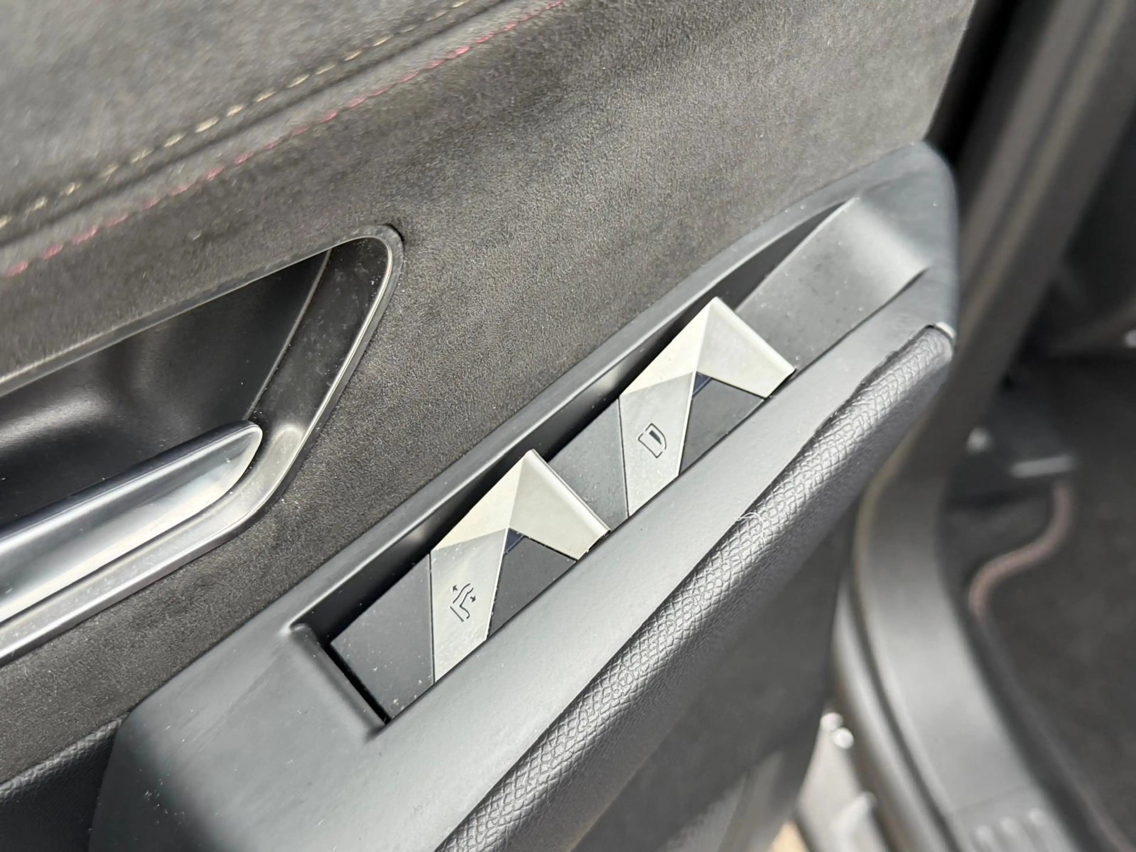 DS Automobiles DS 7 Crossback 1.2 PureTech Executive - Vol opties - Distributie — photo 33