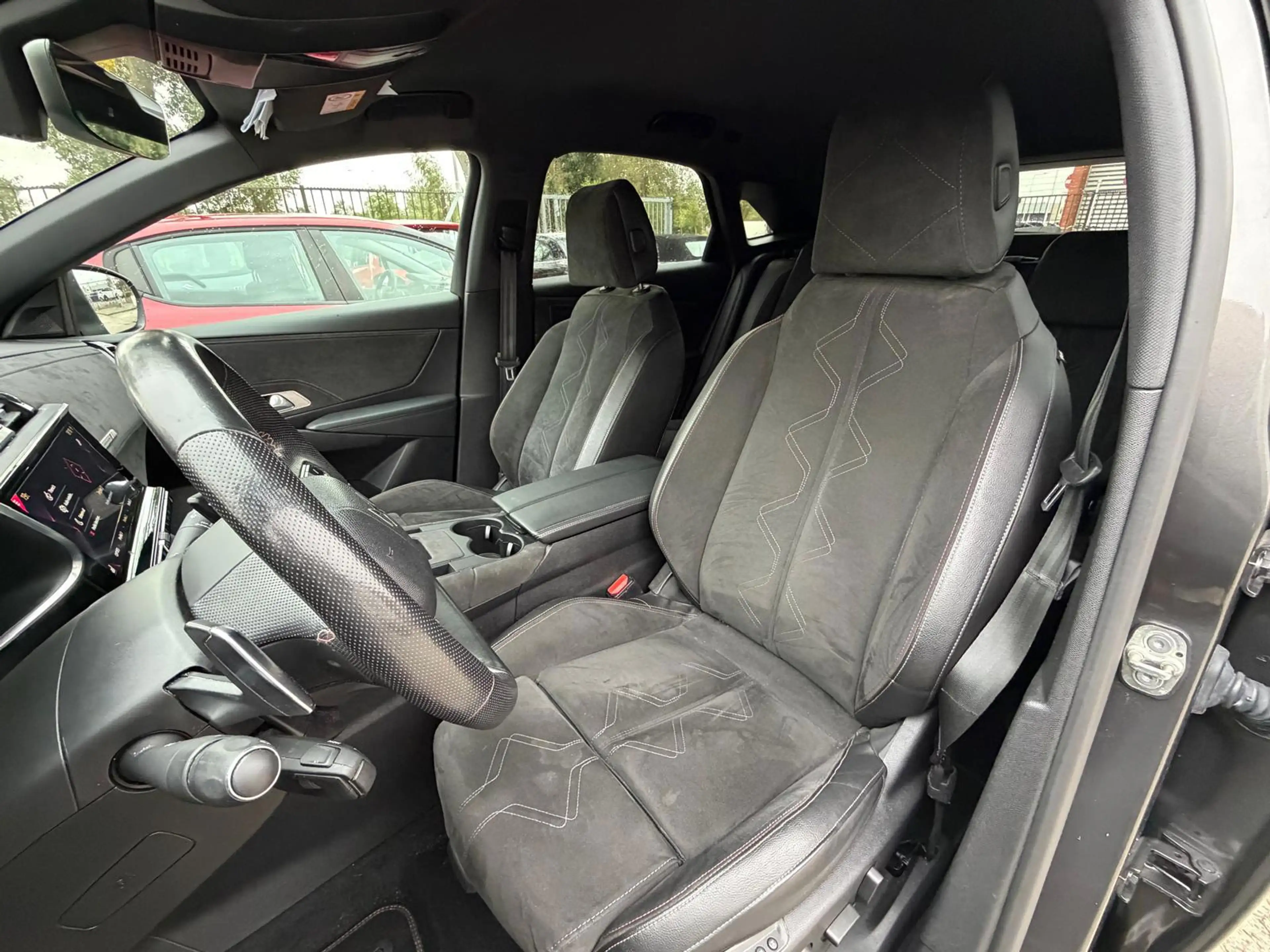 DS Automobiles DS 7 Crossback 1.2 PureTech Executive - Vol opties - Distributie — photo 12