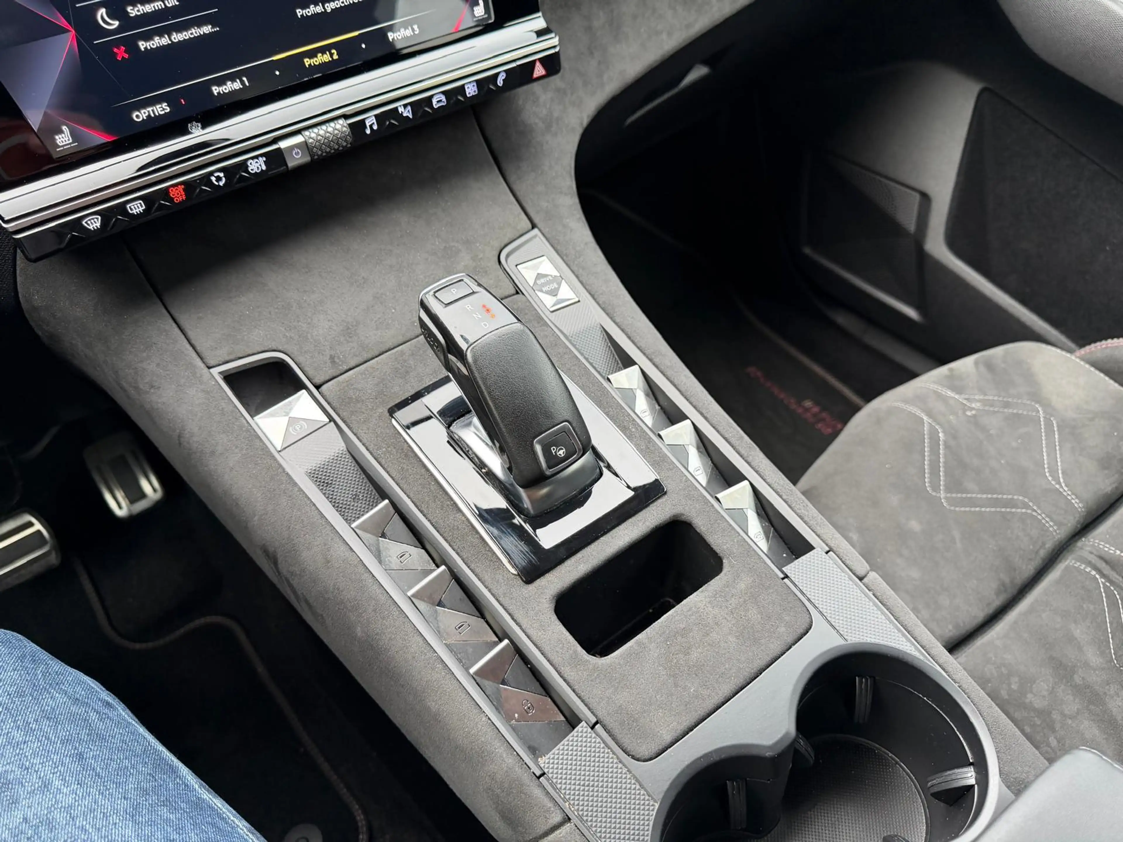 DS Automobiles DS 7 Crossback 1.2 PureTech Executive - Vol opties - Distributie — photo 19