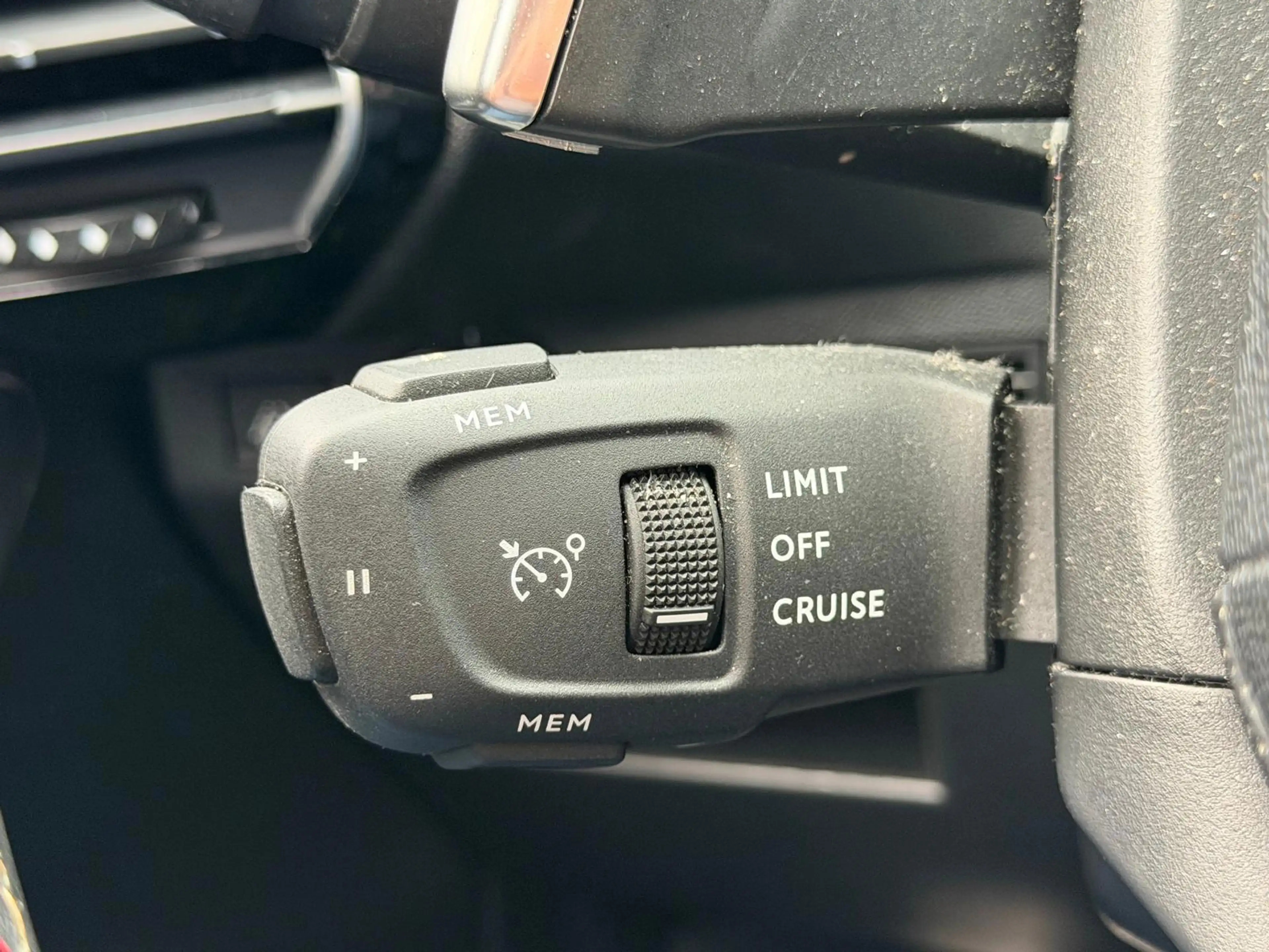 DS Automobiles DS 7 Crossback 1.2 PureTech Executive - Vol opties - Distributie — photo 36