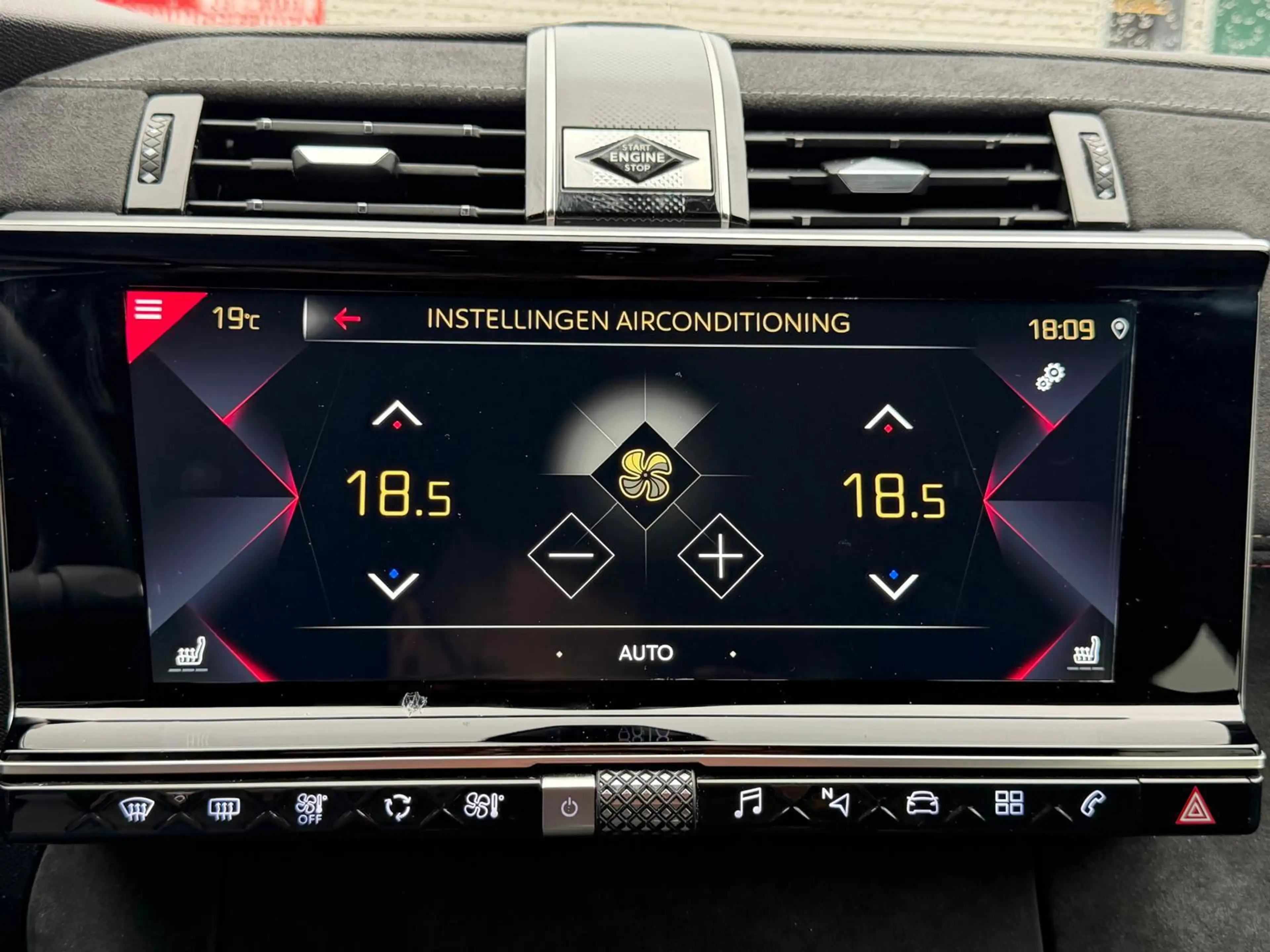 DS Automobiles DS 7 Crossback 1.2 PureTech Executive - Vol opties - Distributie — photo 24