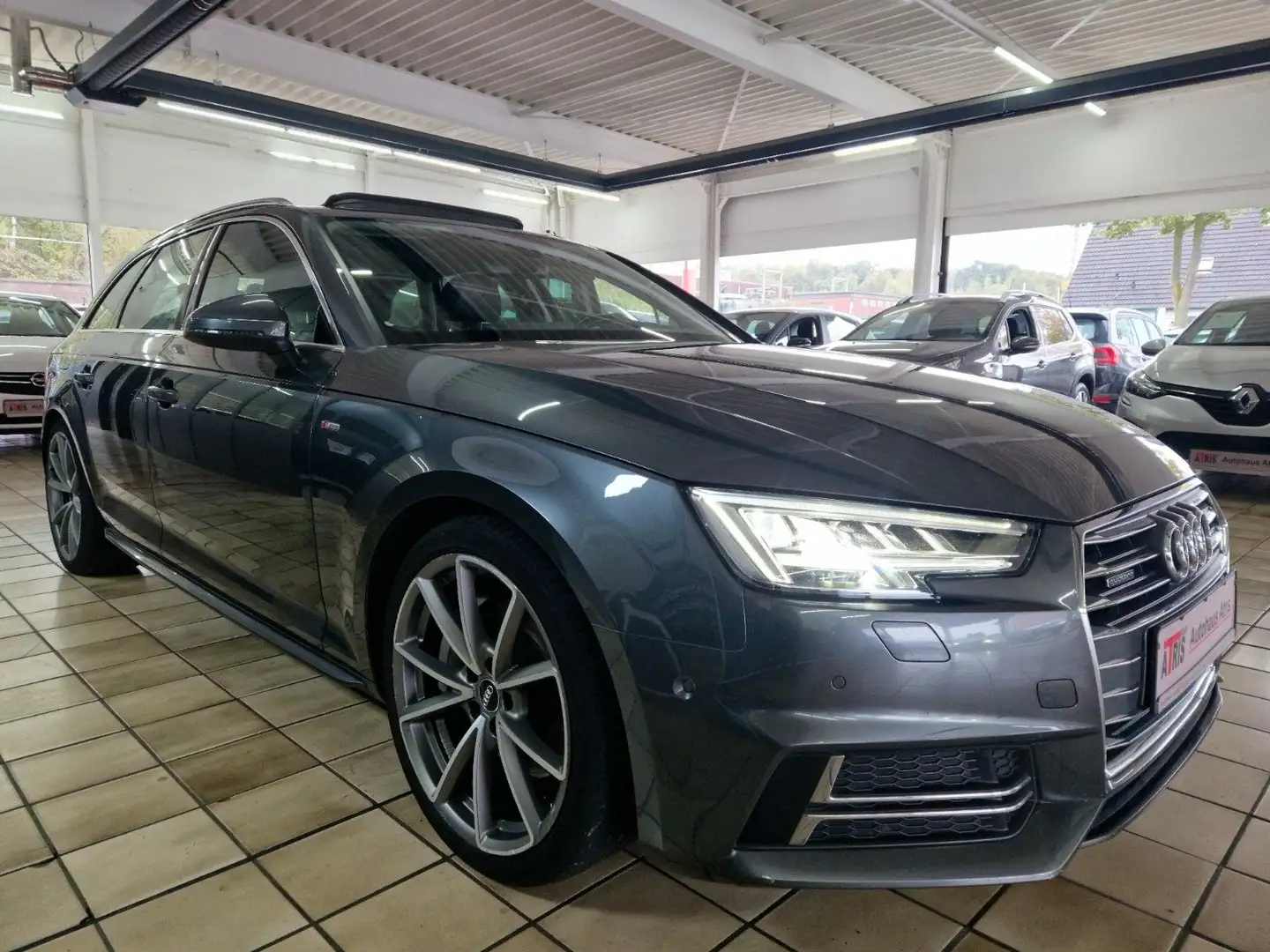 Audi A4 Avant Quattro S-Line Grau - 2
