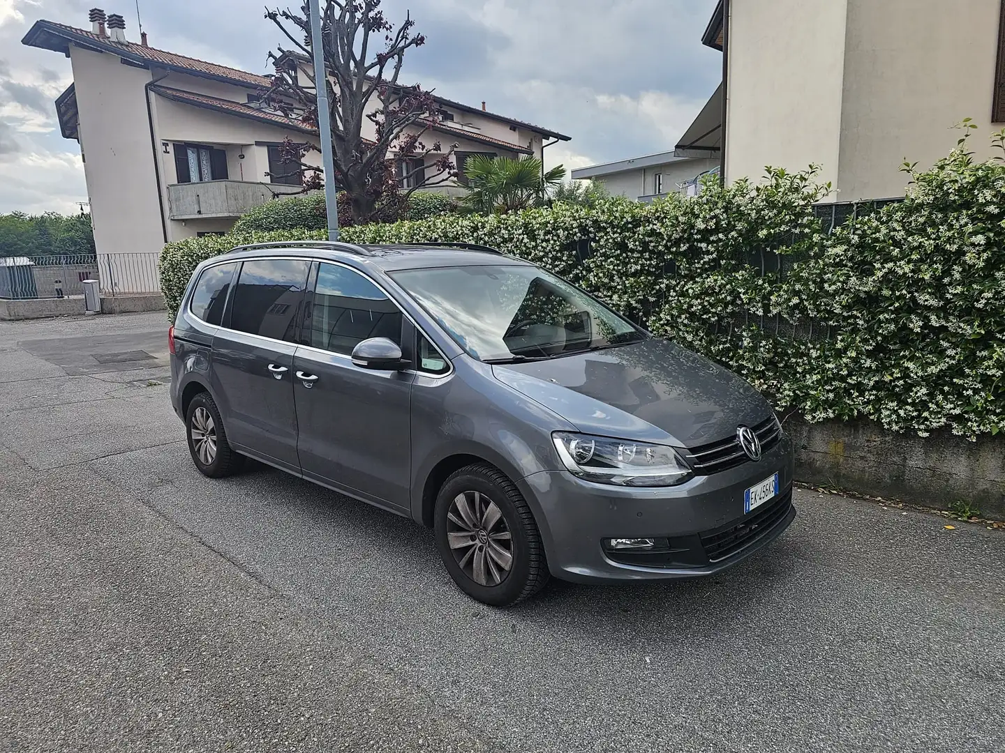 Volkswagen Sharan Sharan II 2010 2.0 tdi Comfortline dsg Grigio - 2