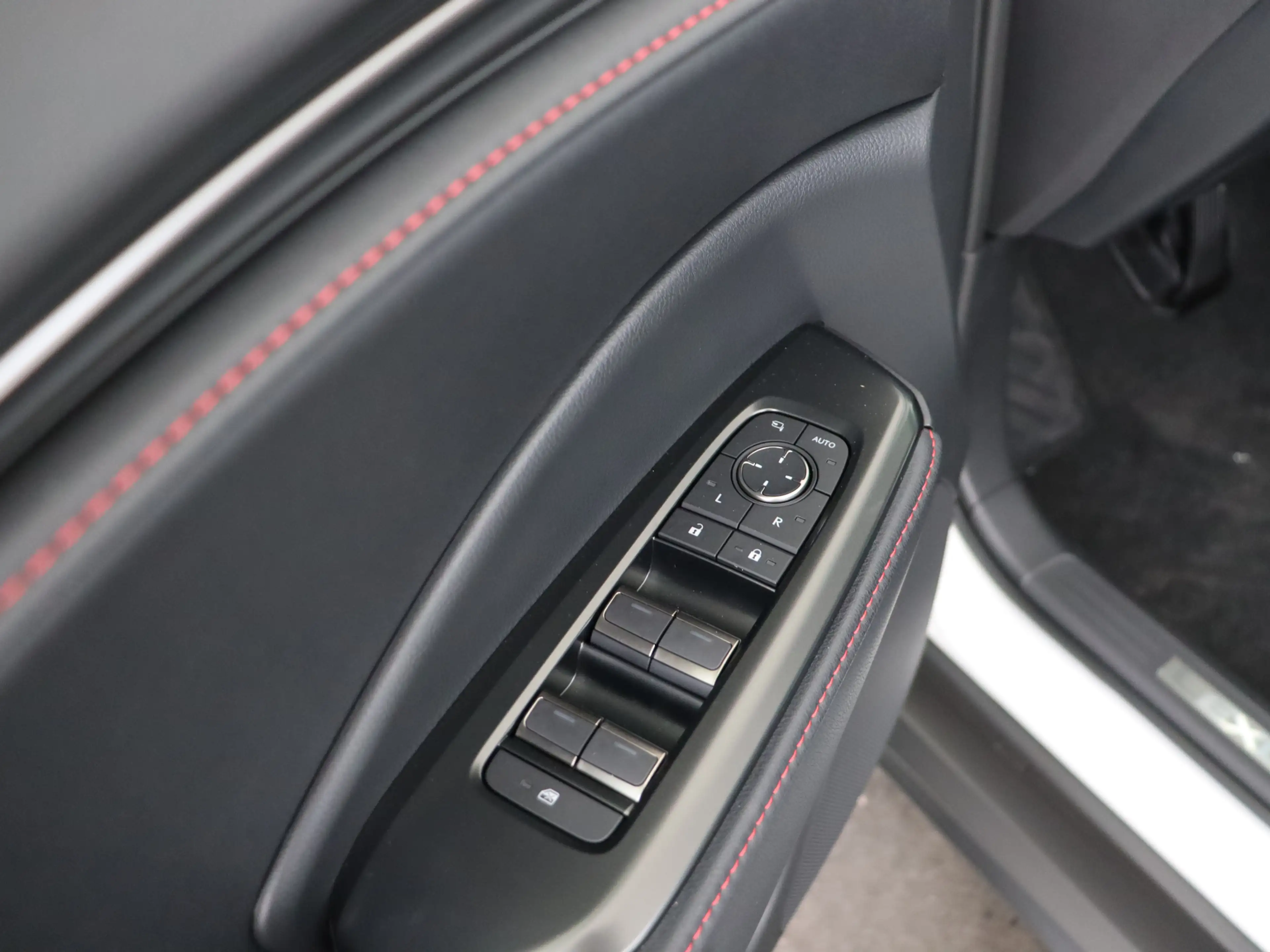 Lexus LBX Emotion 2WD |Mark Levinson | 360 Camera | Head Up — photo 9