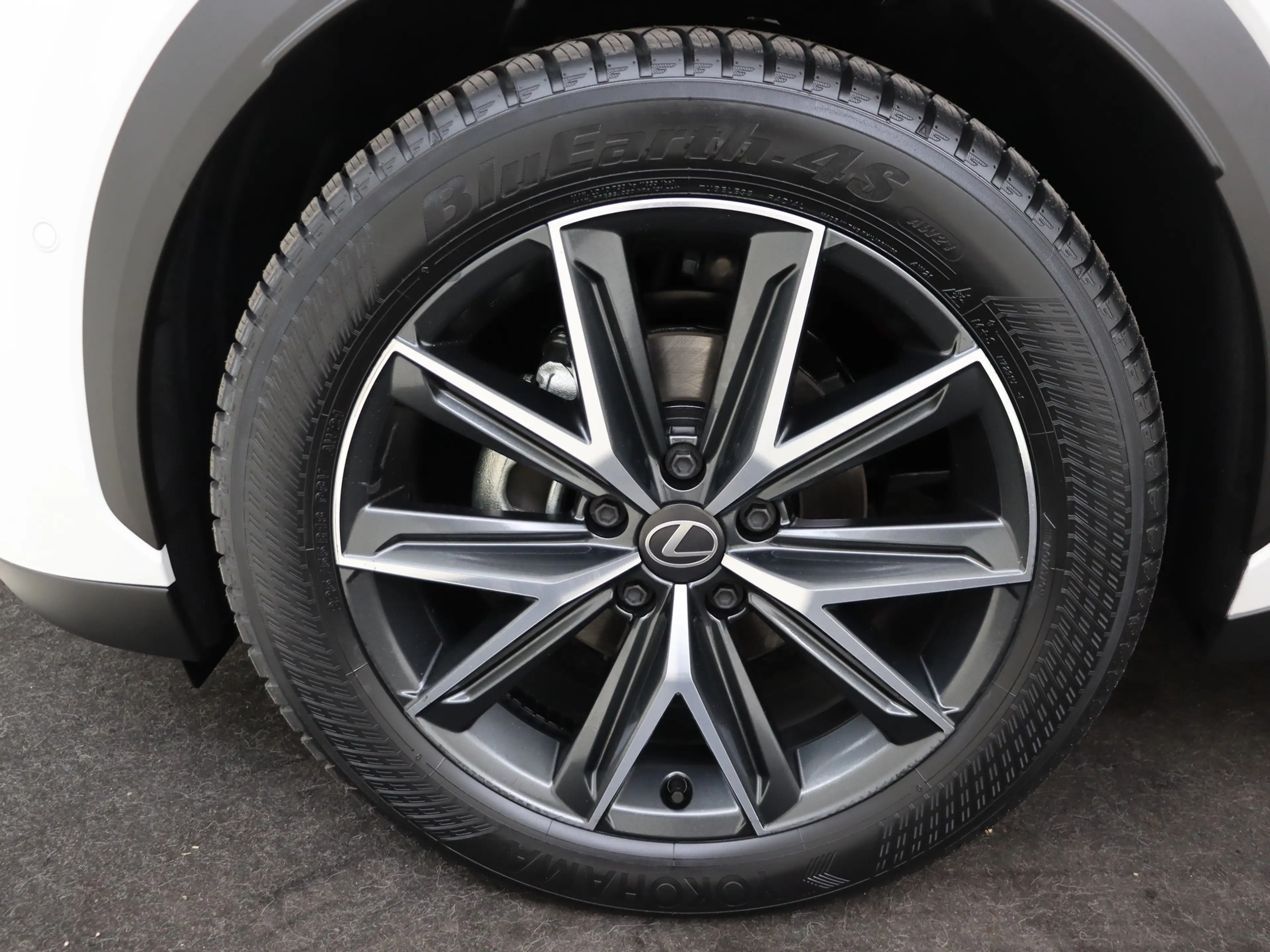 Lexus LBX Emotion 2WD |Mark Levinson | 360 Camera | Head Up — photo 5