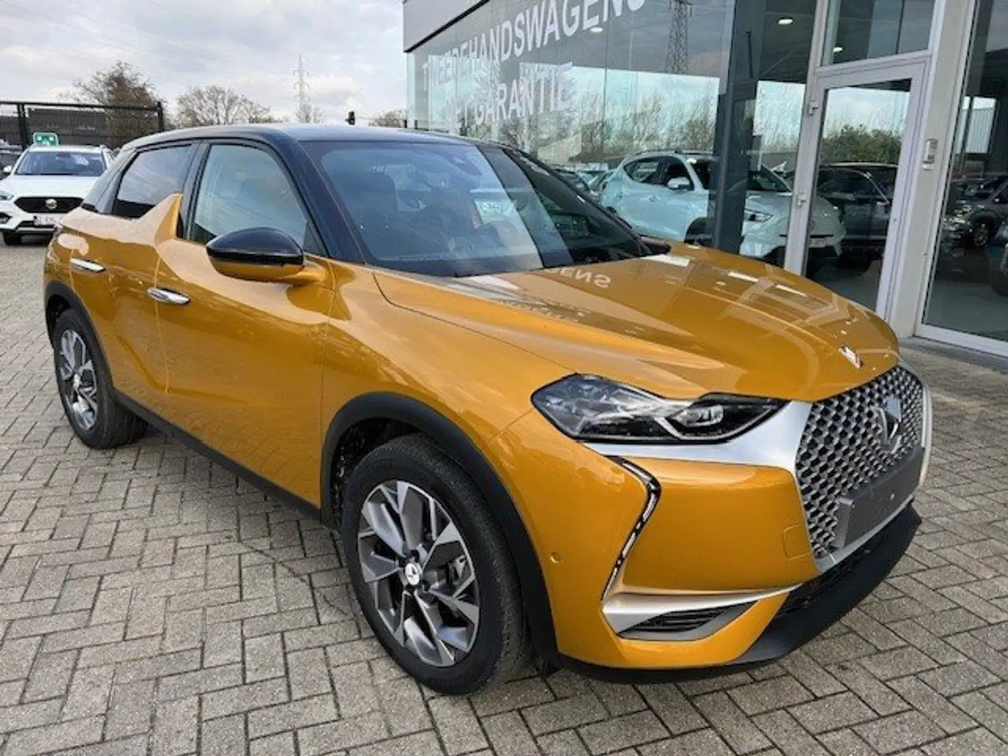 DS Automobiles DS 3 Crossback 50 kWh E-Tense So Chic, leder, camera Geel - 1