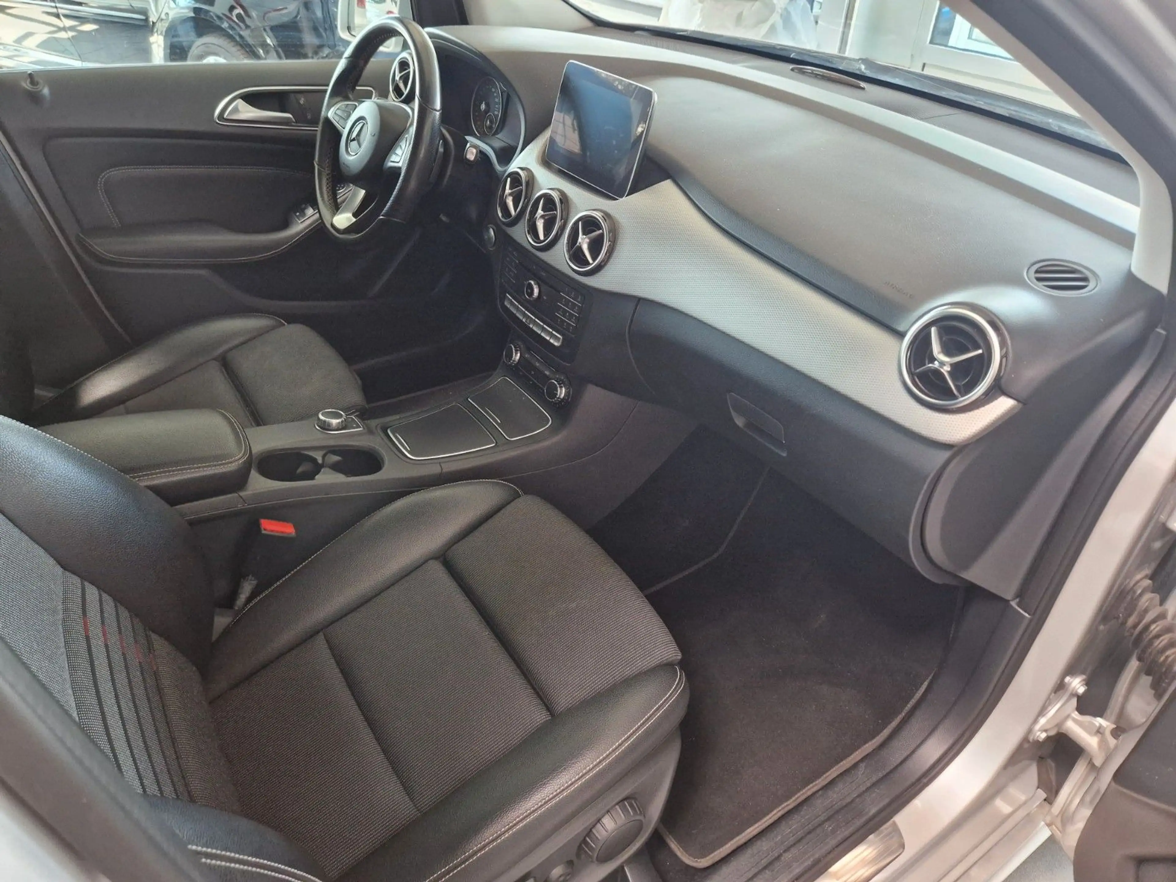Mercedes-Benz B 220 CDI 177 PS AUTOMATIK LED NAVI AHK — photo 11