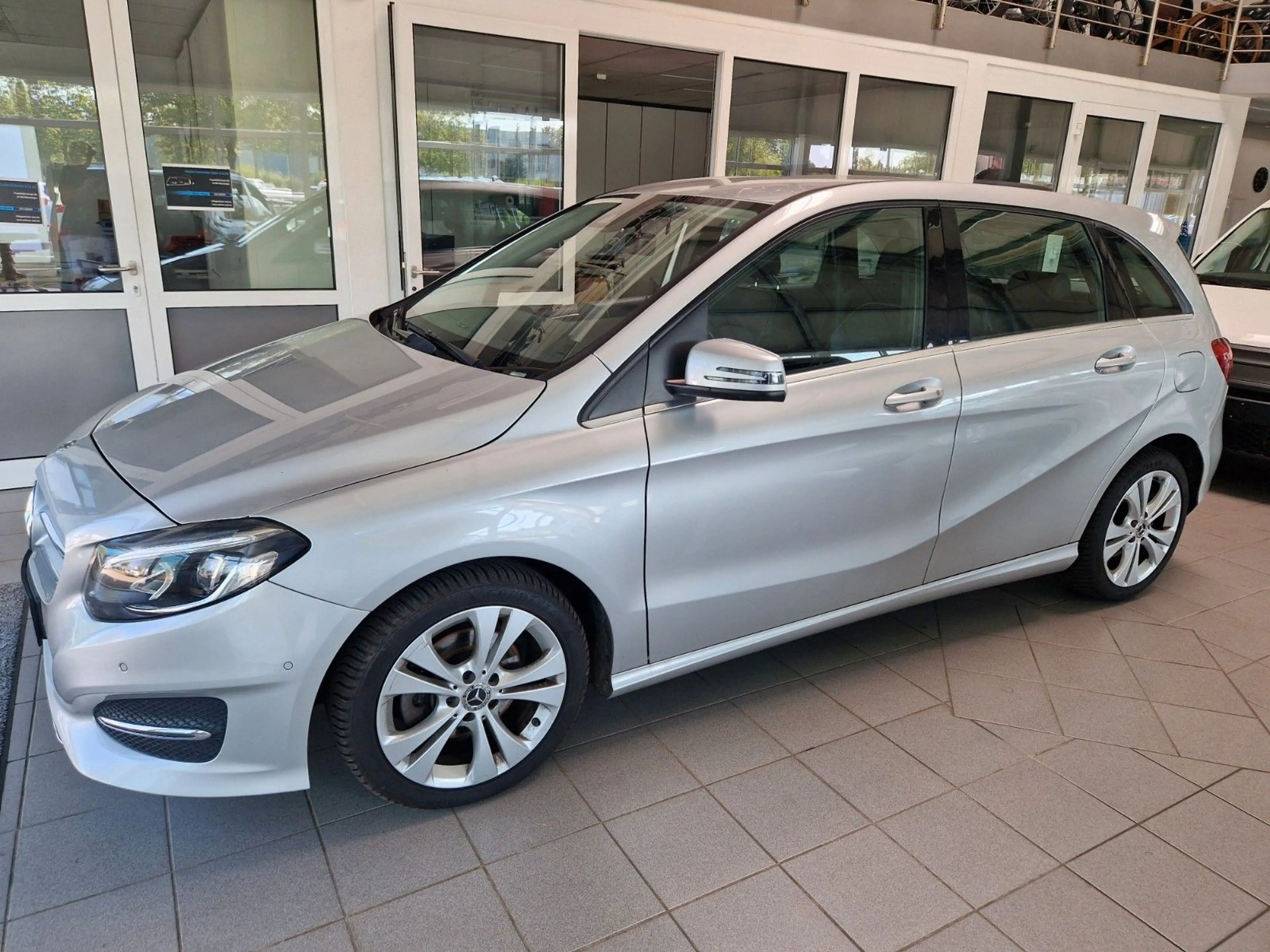Mercedes-Benz B 220 CDI 177 PS AUTOMATIK LED NAVI AHK