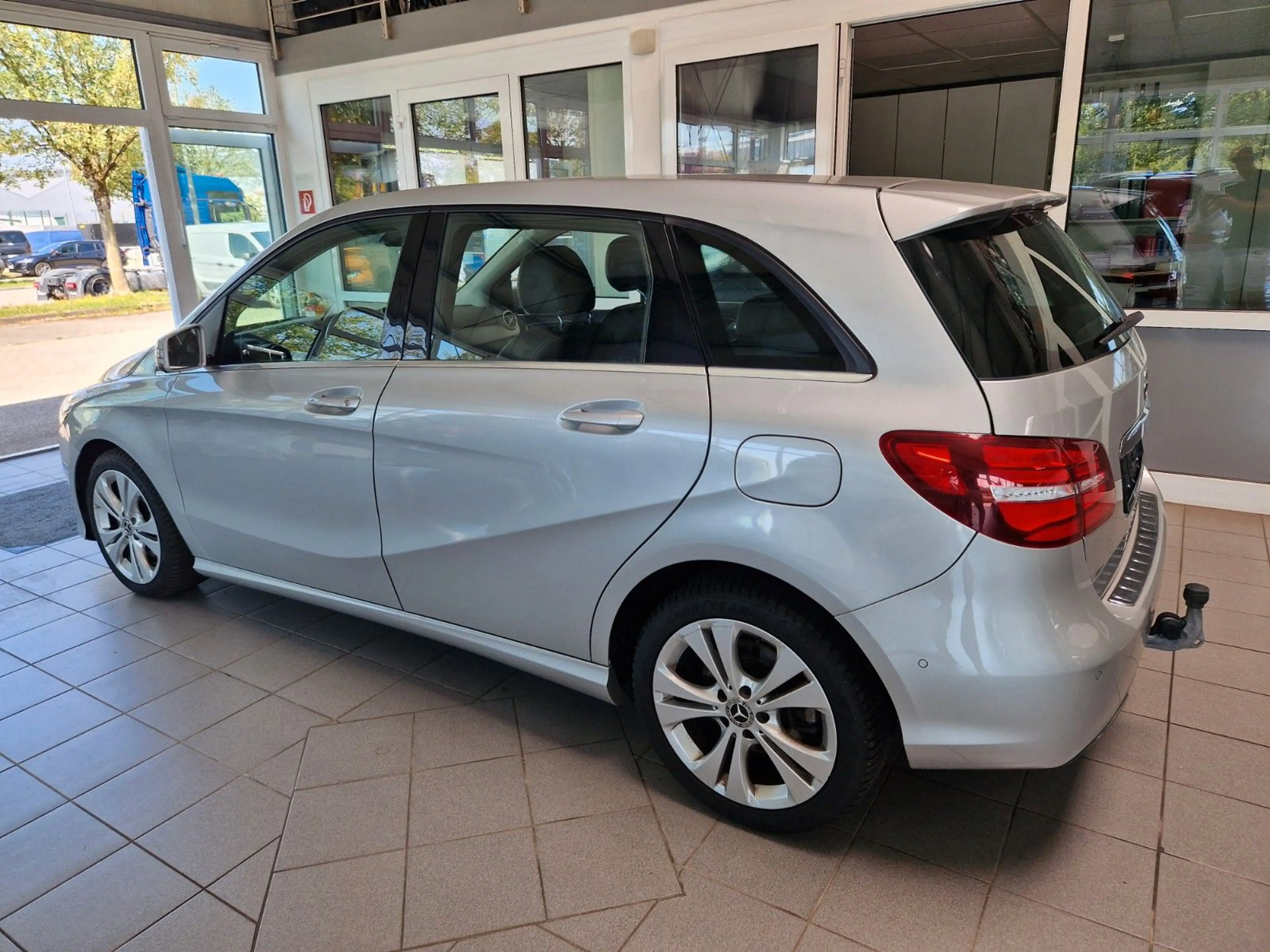 Mercedes-Benz B 220 CDI 177 PS AUTOMATIK LED NAVI AHK — photo 2