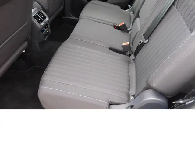 Volkswagen Tiguan Allspace view 13