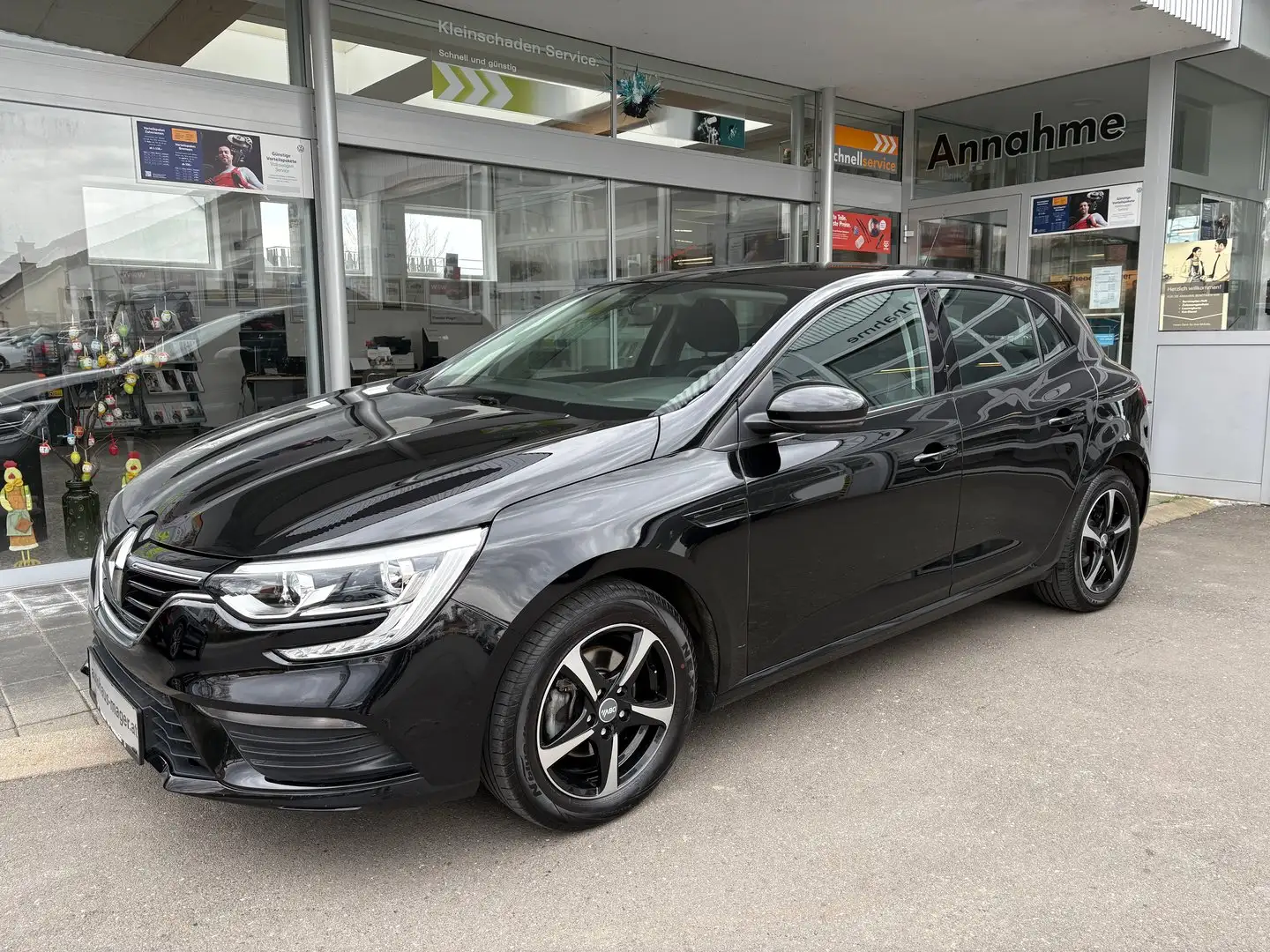 Renault Megane Grandtour Life TCe 100 PF Schwarz - 2