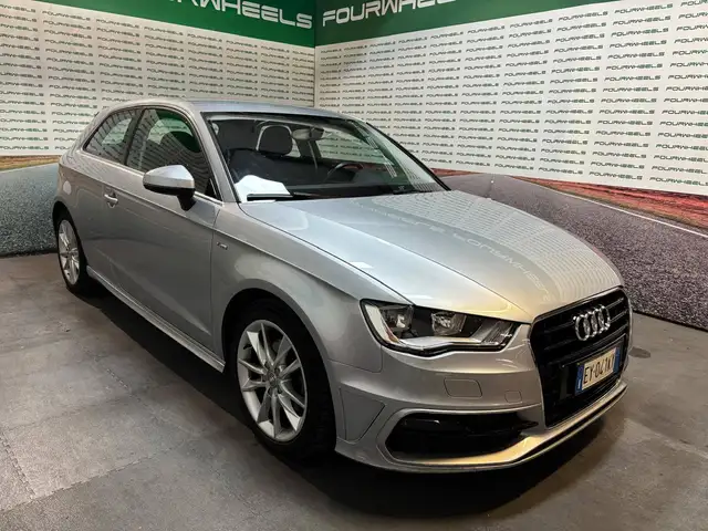 Audi A3 A3 1.2 TFSI (81Kw) Ber 3p/b/1197cc S-LINE
