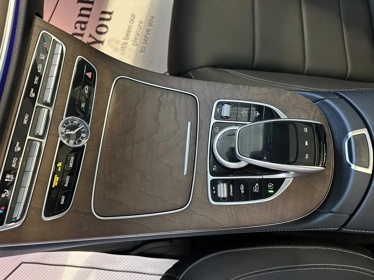 Mercedes-Benz E-Class снимка Mercedes-Benz E-Class