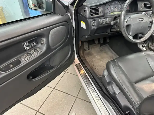 Volvo C70 view 8