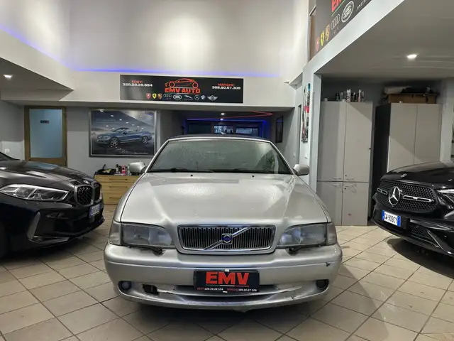 Volvo C70 view 2