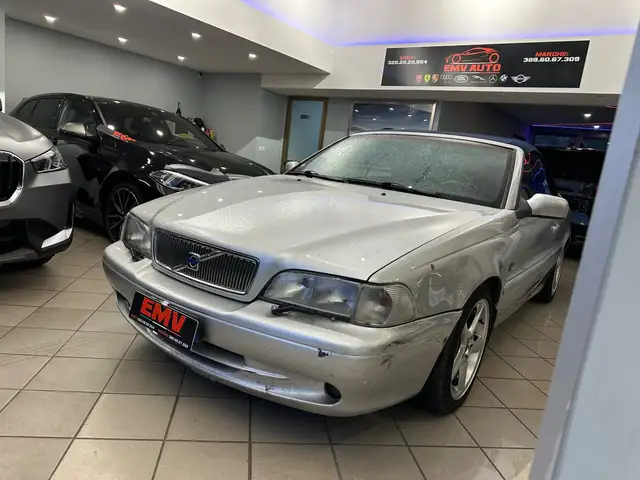 Volvo C70 view 3