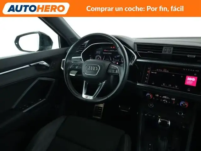 Audi Q3 view 14