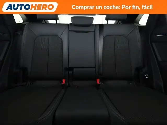 Audi Q3 view 16