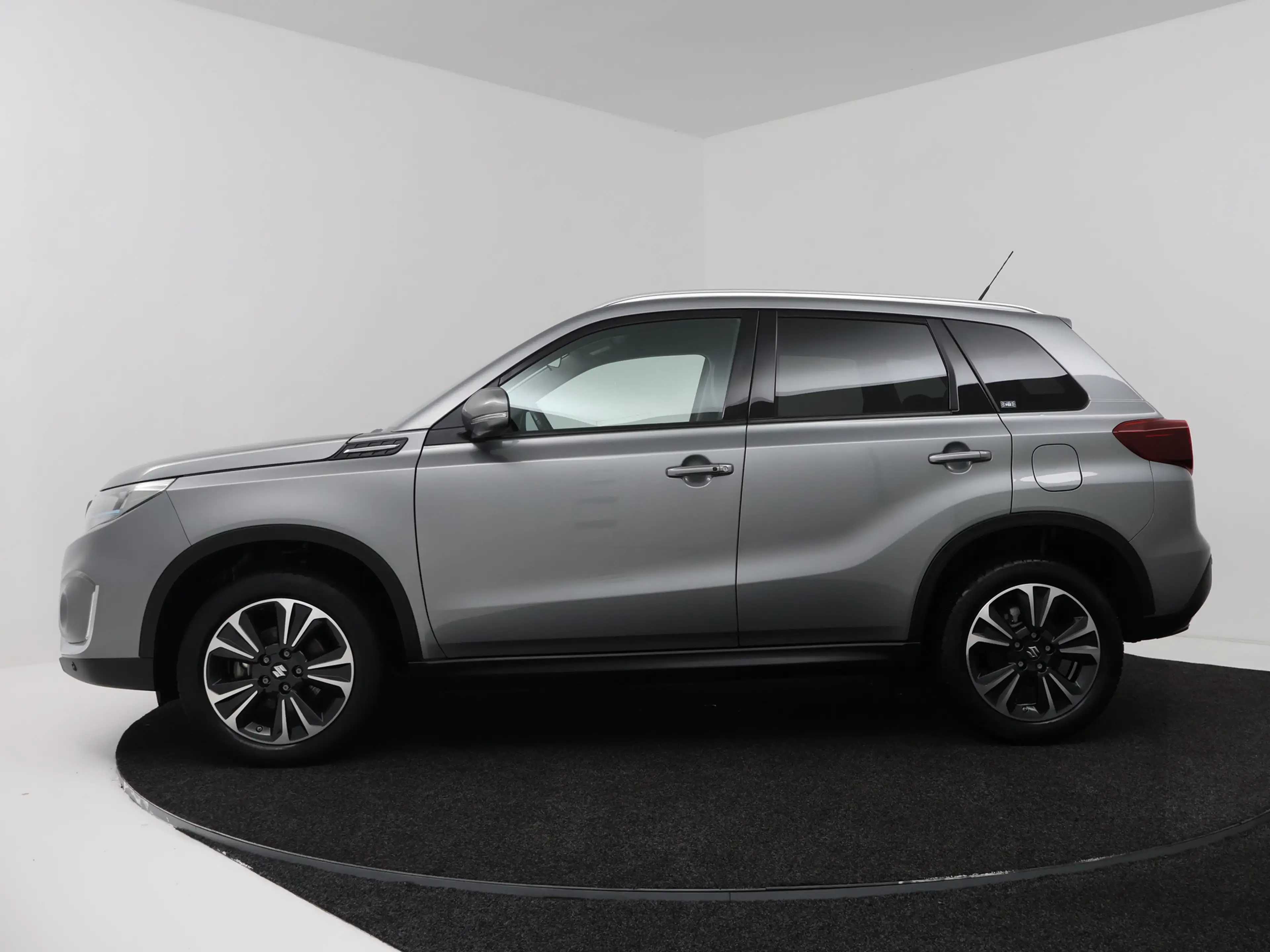 Suzuki Vitara 1.4 Boosterjet Style Smart Hybrid | Apple Carplay — photo 3