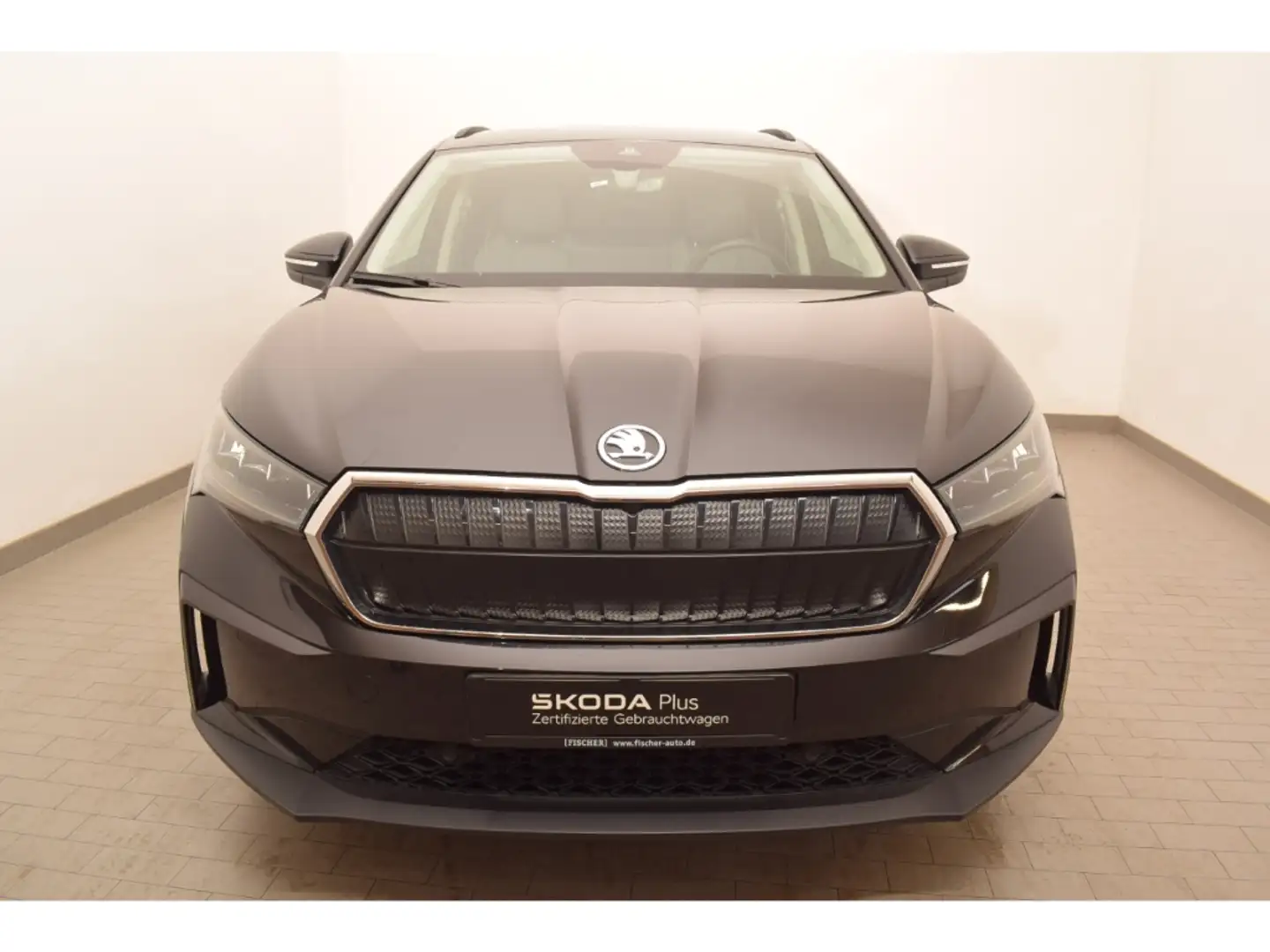 Skoda Enyaq iV 62 kWh Navi LED Rear View SHZ PDC Schwarz - 2