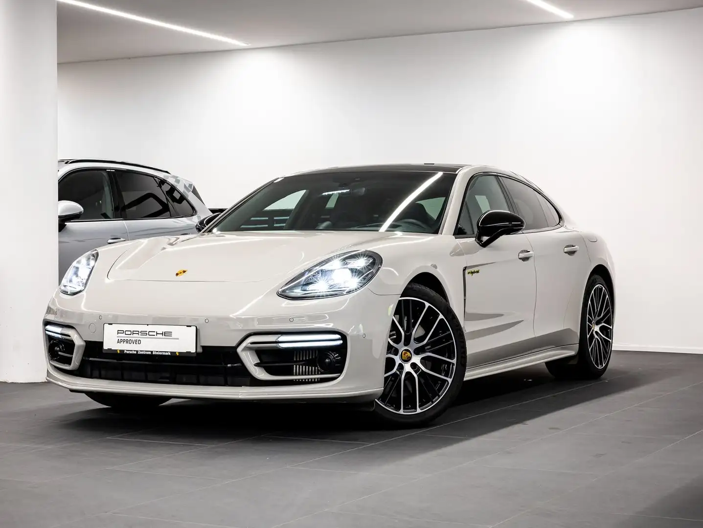 Porsche Panamera 4S E-Hybrid Grau - 1