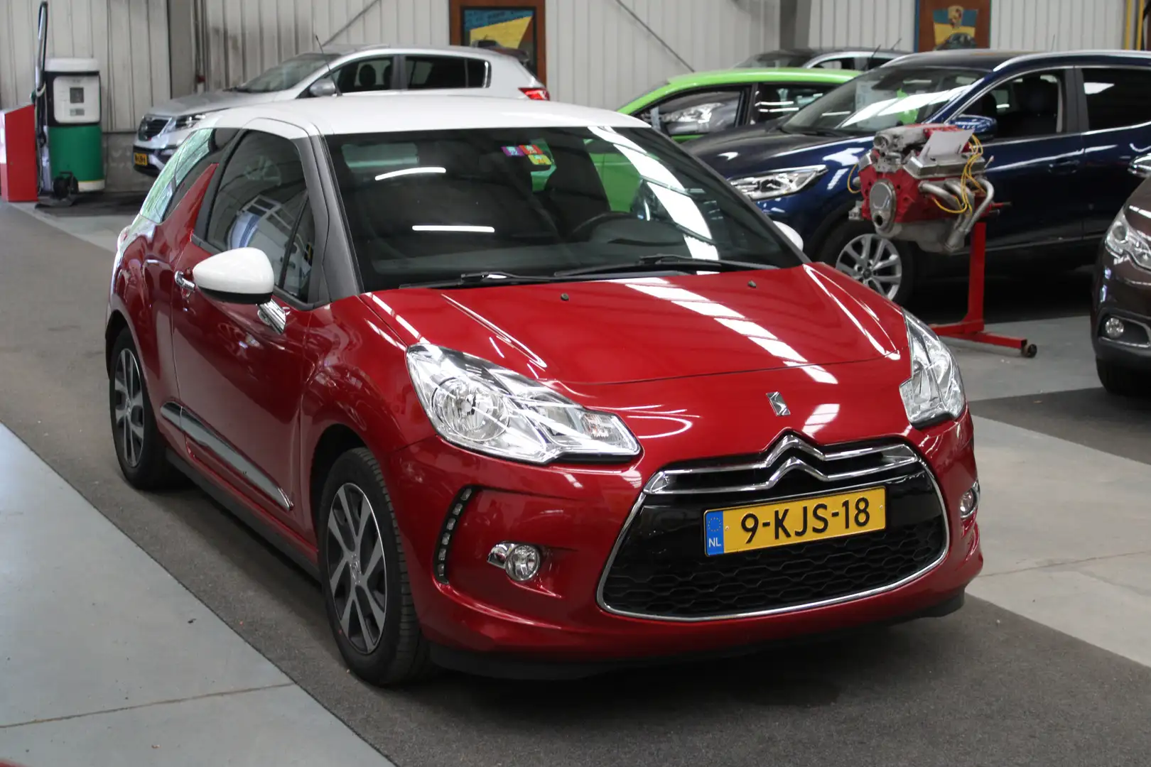 Citroen DS3 1.2 VTi So Chic Airco, Cruise control, Isofix Rood - 2