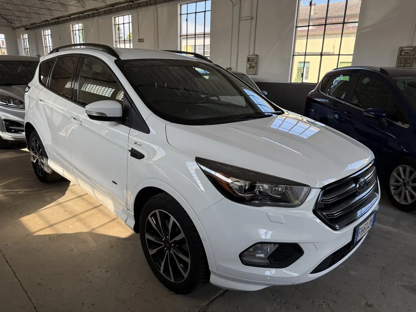 Ford Kuga 2.0 tdci ST-Line s&s awd 4x4 150cv powershift Wit - 1