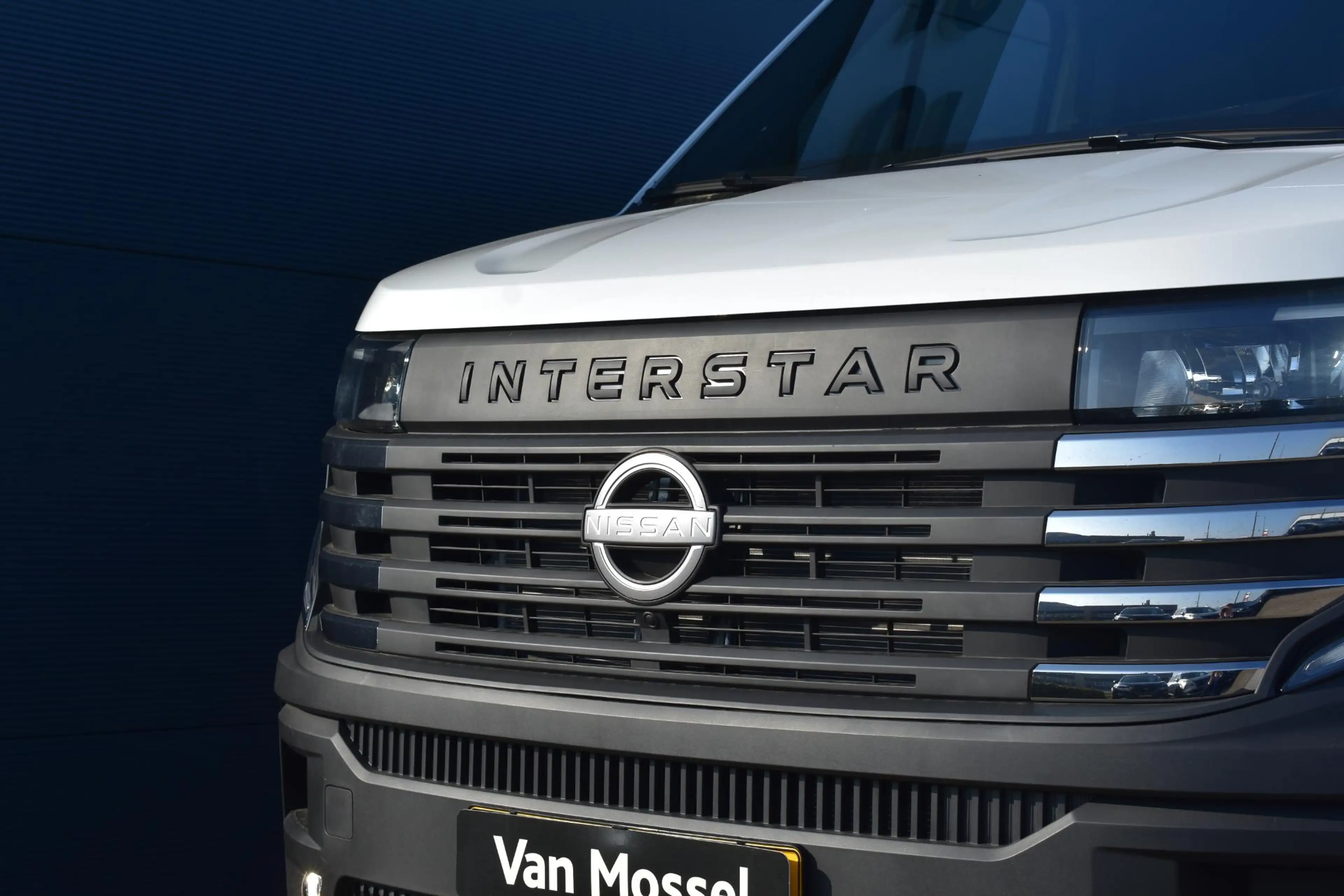 Nissan Interstar Interstar-e L2H2 Limited 87 kWh 140PK | Parkeersen — photo 11