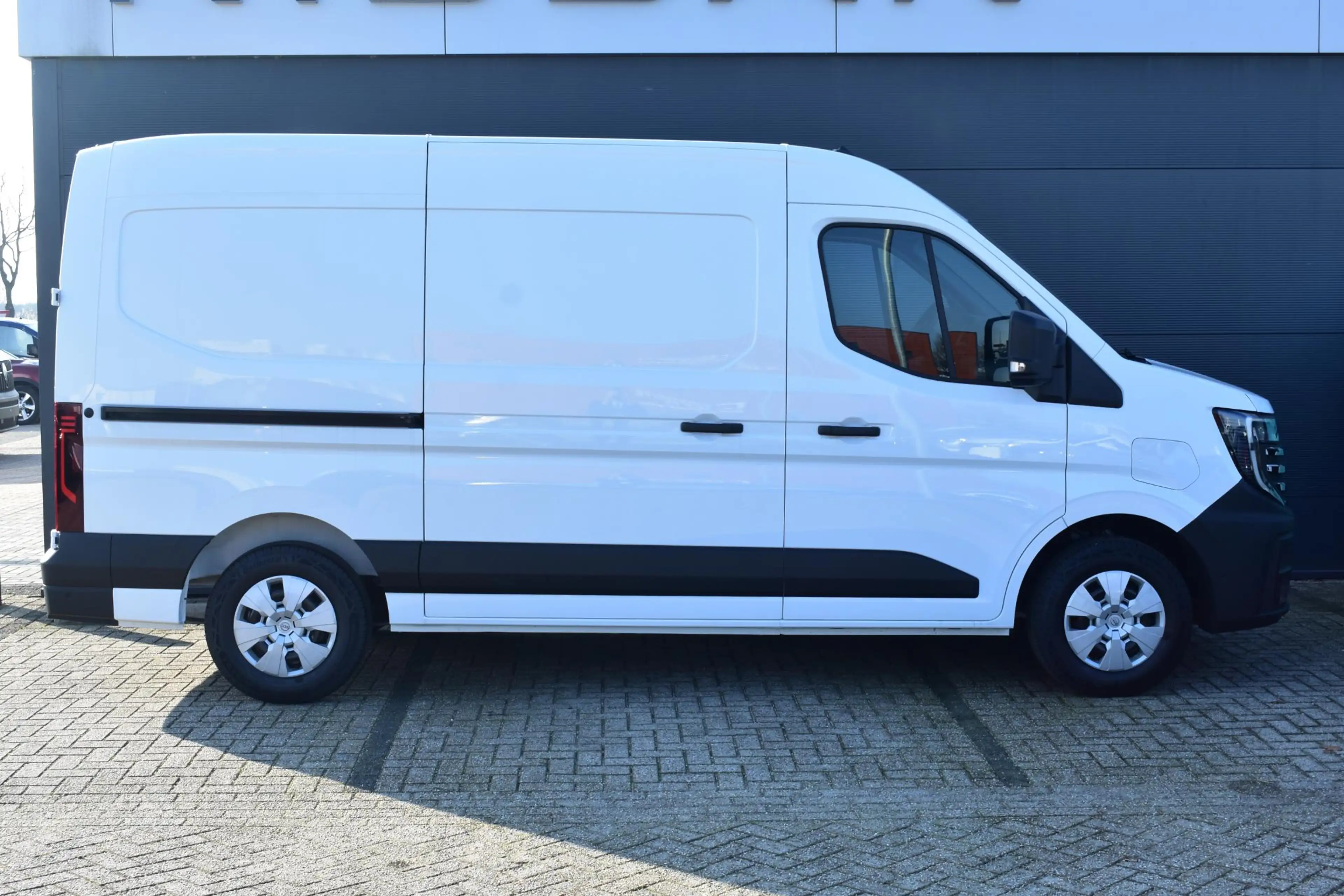 Nissan Interstar Interstar-e L2H2 Limited 87 kWh 140PK | Parkeersen — photo 6