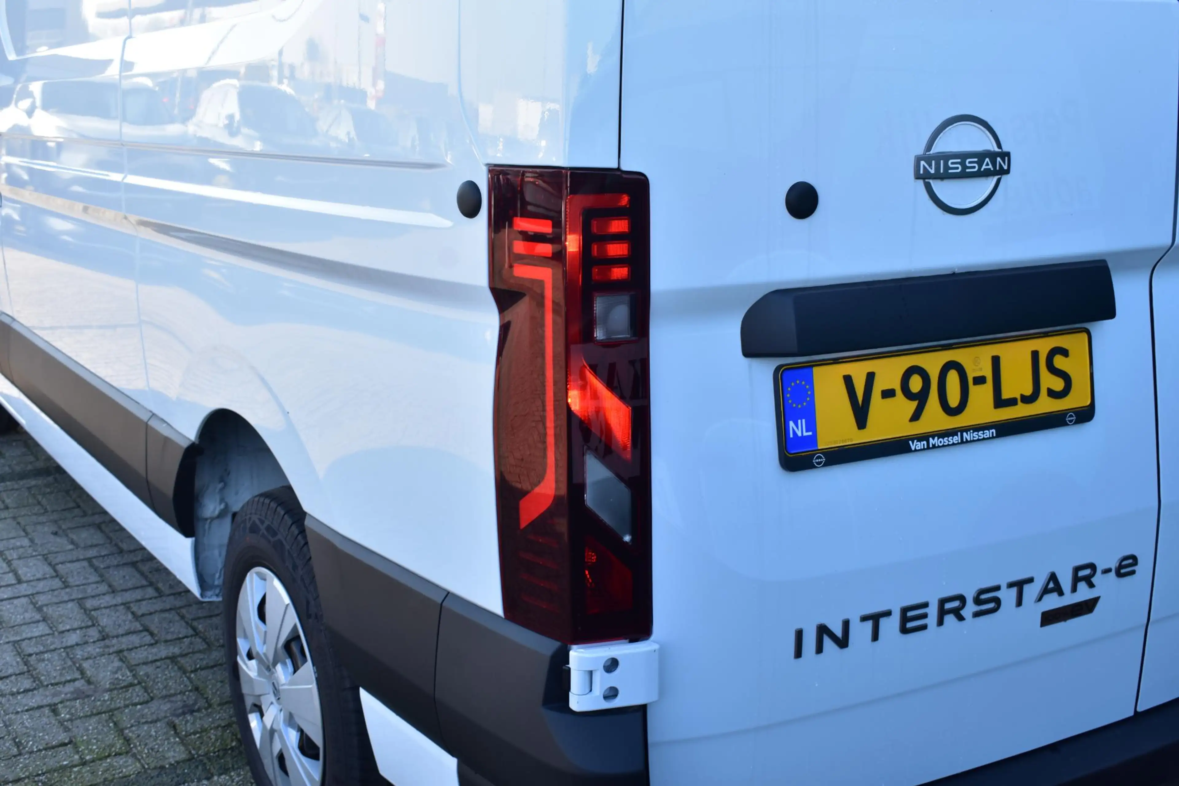 Nissan Interstar Interstar-e L2H2 Limited 87 kWh 140PK | Parkeersen — photo 12