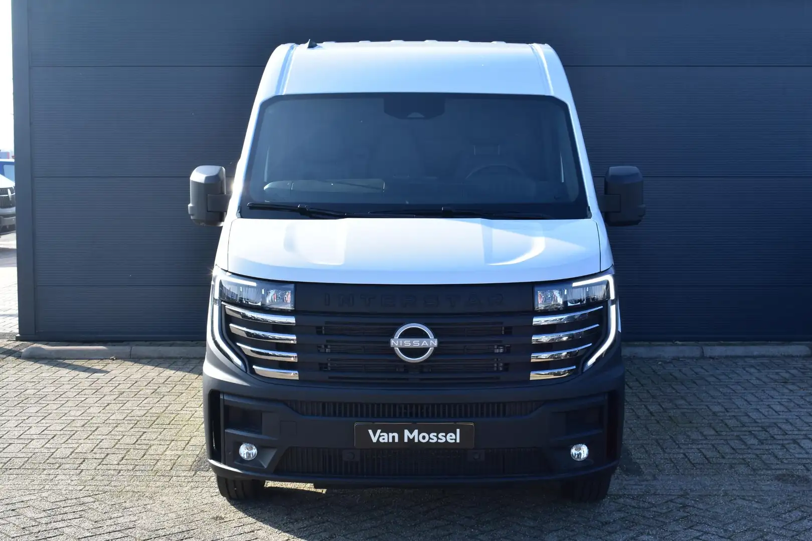 Nissan Interstar Interstar-e L2H2 Limited 87 kWh 140PK | Parkeersen Wit - 2