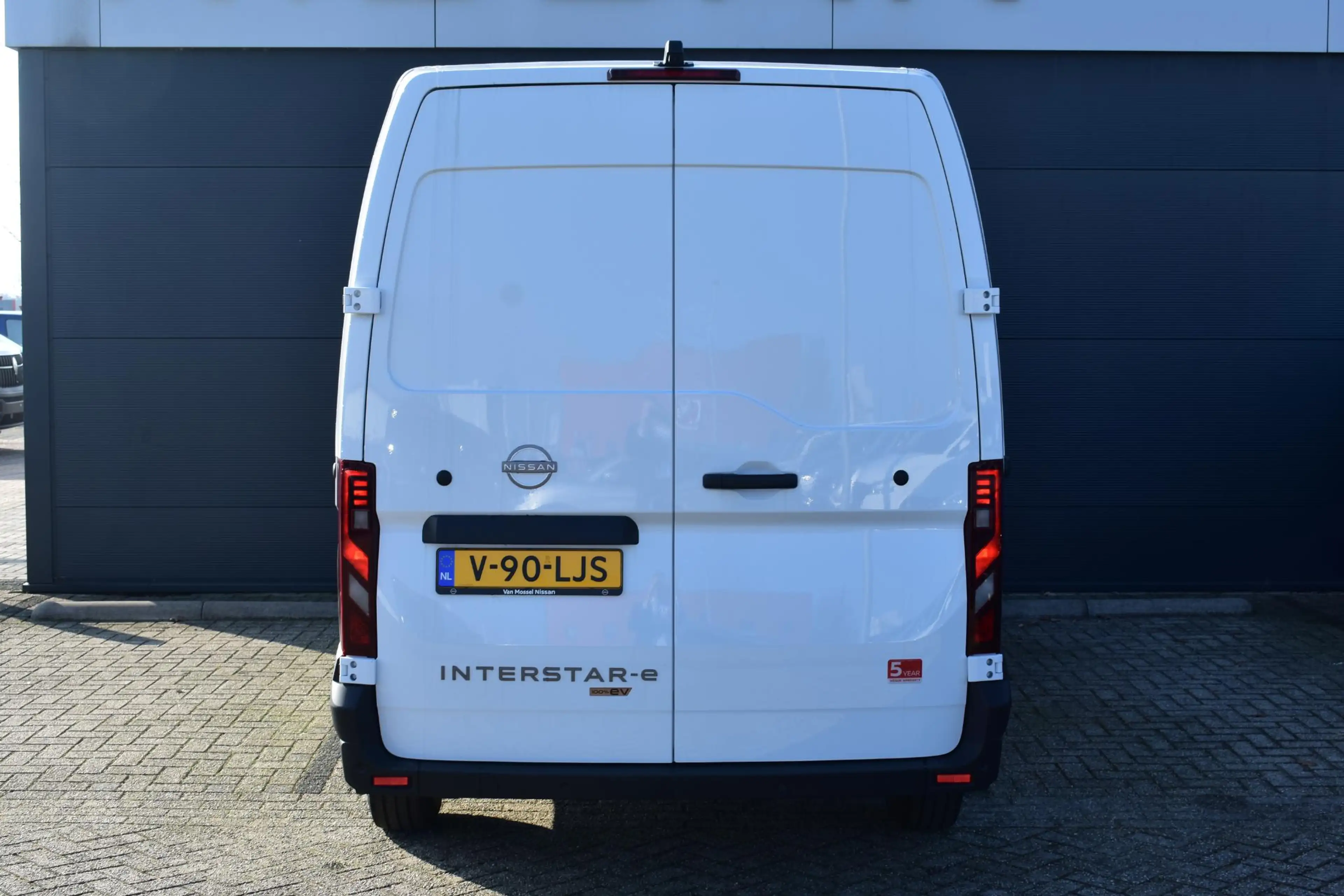 Nissan Interstar Interstar-e L2H2 Limited 87 kWh 140PK | Parkeersen — photo 3