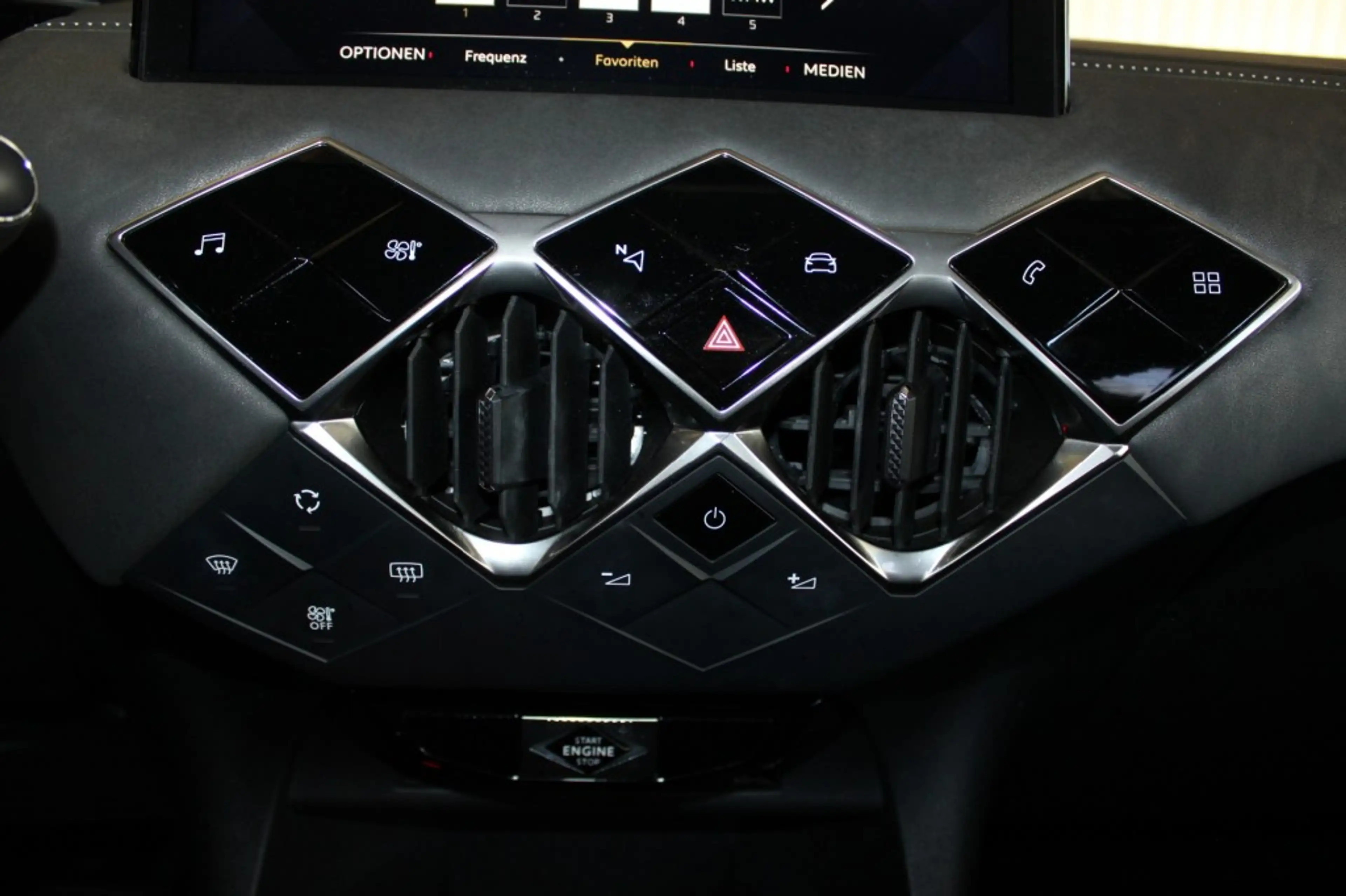 DS Automobiles DS 3 Crossback 1.2 PT Performance Line Navi Leder Climate Adaptiv — photo 13