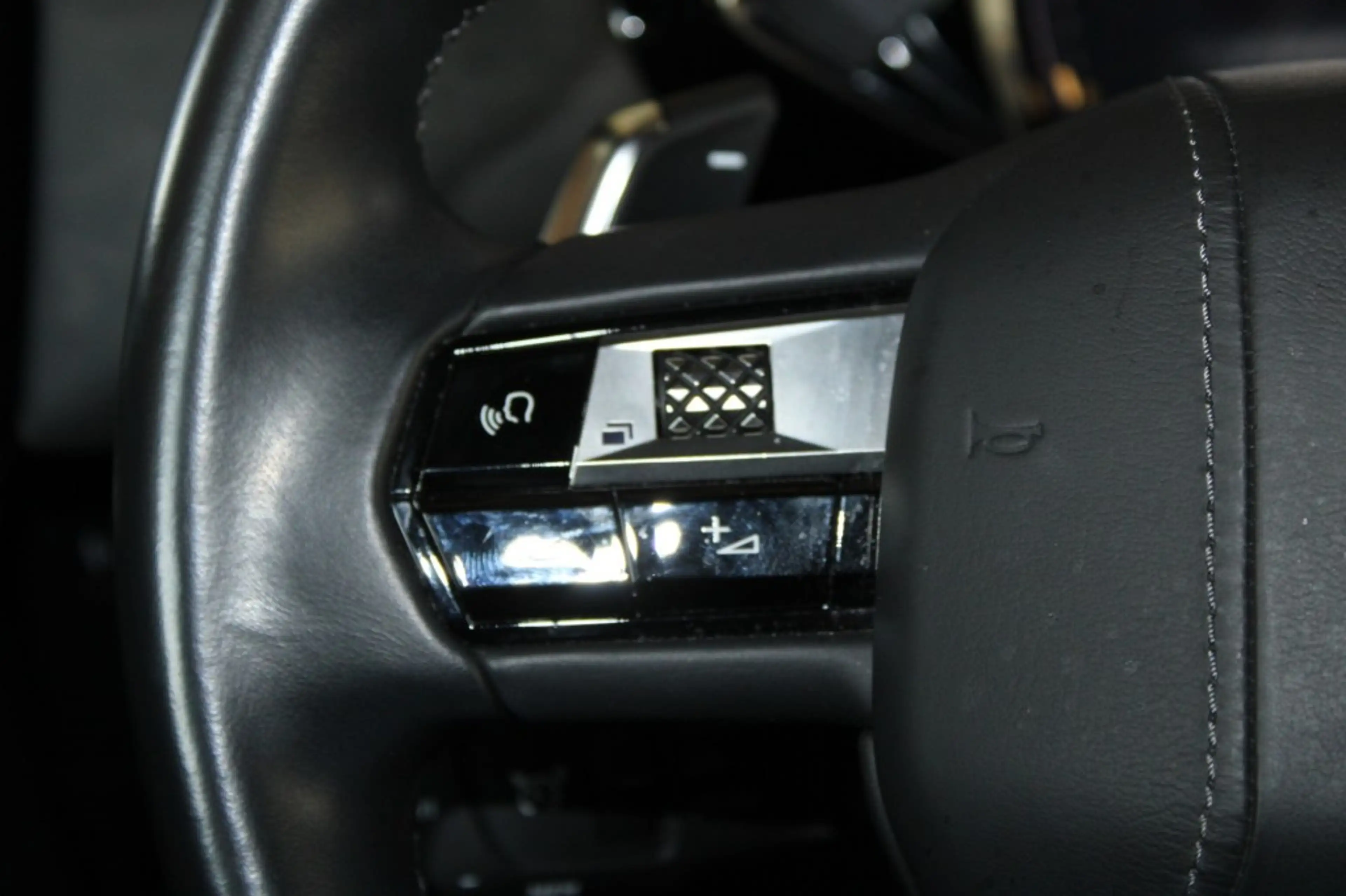 DS Automobiles DS 3 Crossback 1.2 PT Performance Line Navi Leder Climate Adaptiv — photo 14
