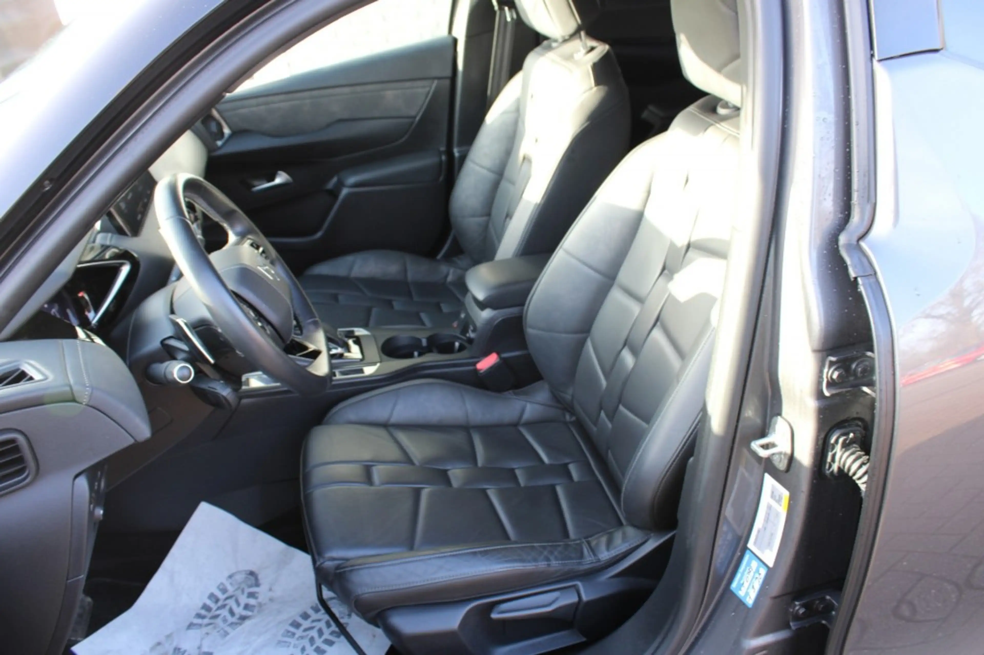 DS Automobiles DS 3 Crossback 1.2 PT Performance Line Navi Leder Climate Adaptiv — photo 8