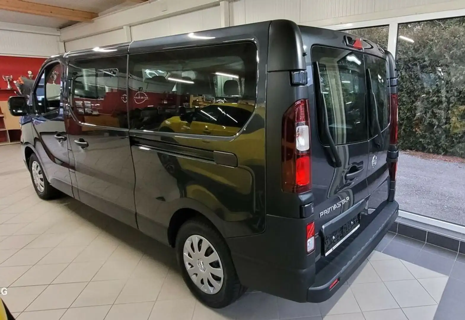 Nissan Primastar Kombi L1H1 3,0t dCi 150 8stz N-Connecta Grijs - 2