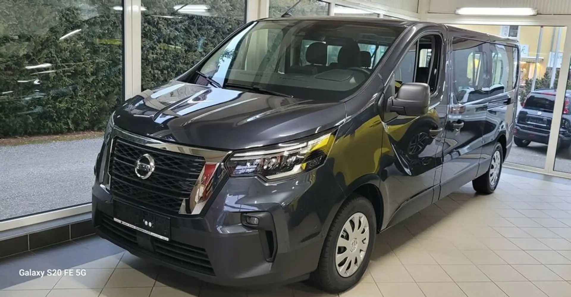 Nissan Primastar Kombi L1H1 3,0t dCi 150 8stz N-Connecta Grijs - 1