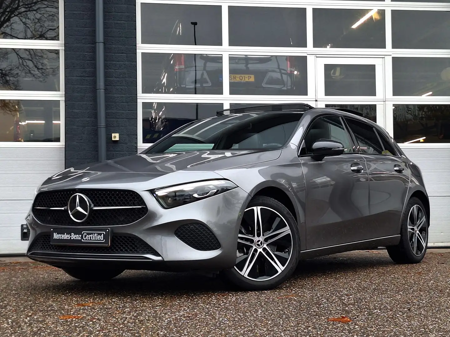 Mercedes-Benz A 250 e Star Edition Luxury Line | Panoramadak | Night p Gris - 2