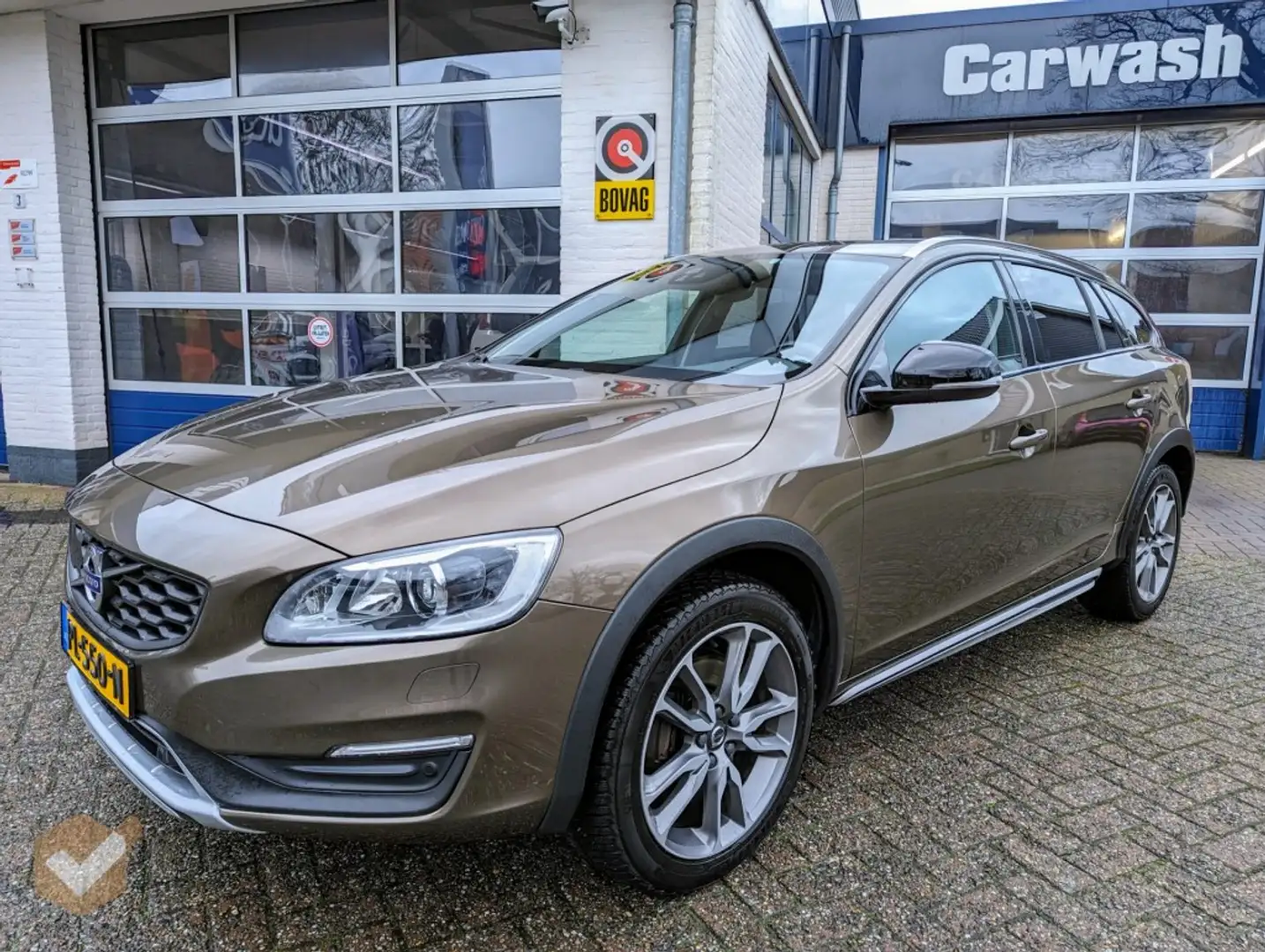 Volvo V60 Cross Country 2.0 T5 245pk AWD Polar+ Automaat NL-Auto *Geen Afl Brown - 2