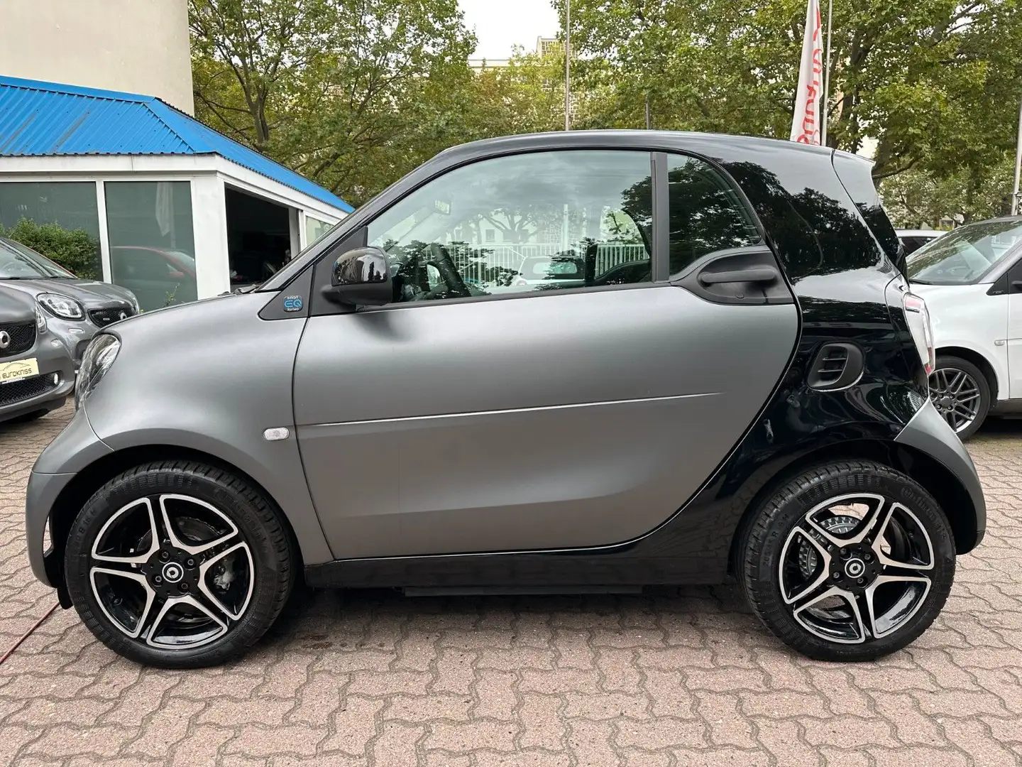 smart forTwo fortwo EQ*EXCL*60kW*PANO*LEDER*SHZ*PTS*KAM*22kW* Grigio - 2