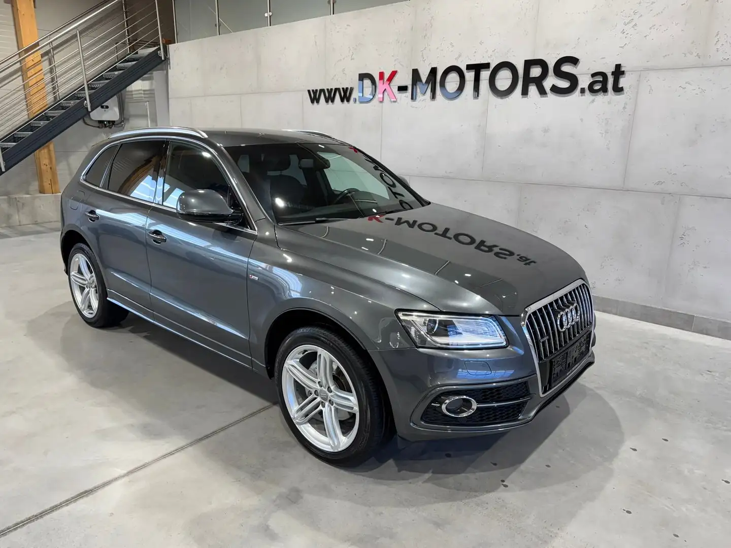 Audi Q5 2.0 TDI quattro S-Tronic / S-Line / 20" / Navi Grau - 2