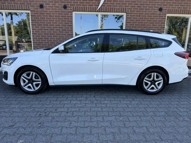Ford Focus view 2