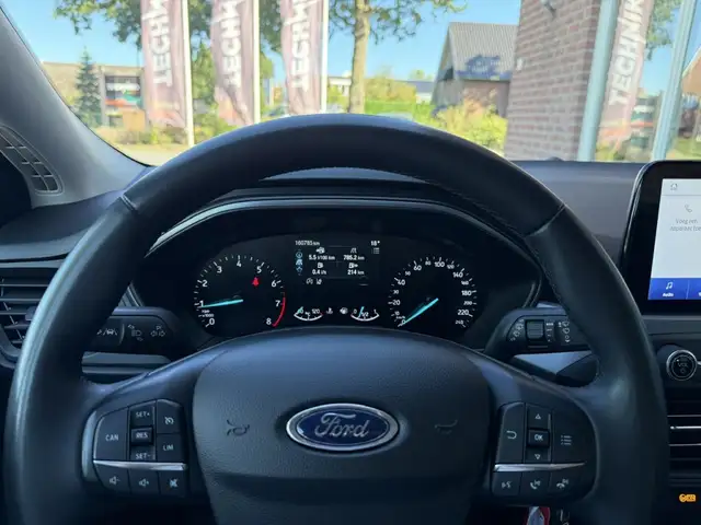 Ford Focus view 8