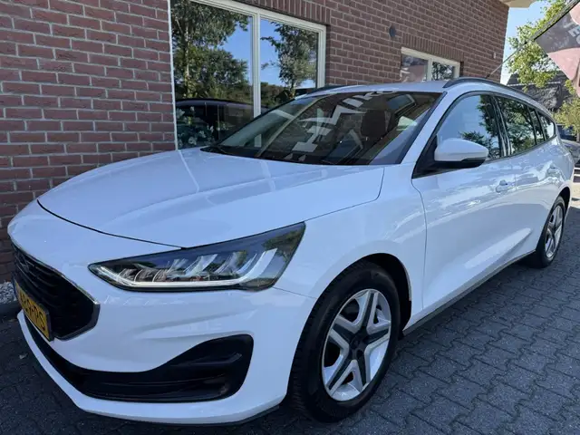 Ford Focus view 12