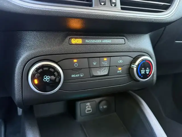 Ford Focus view 14